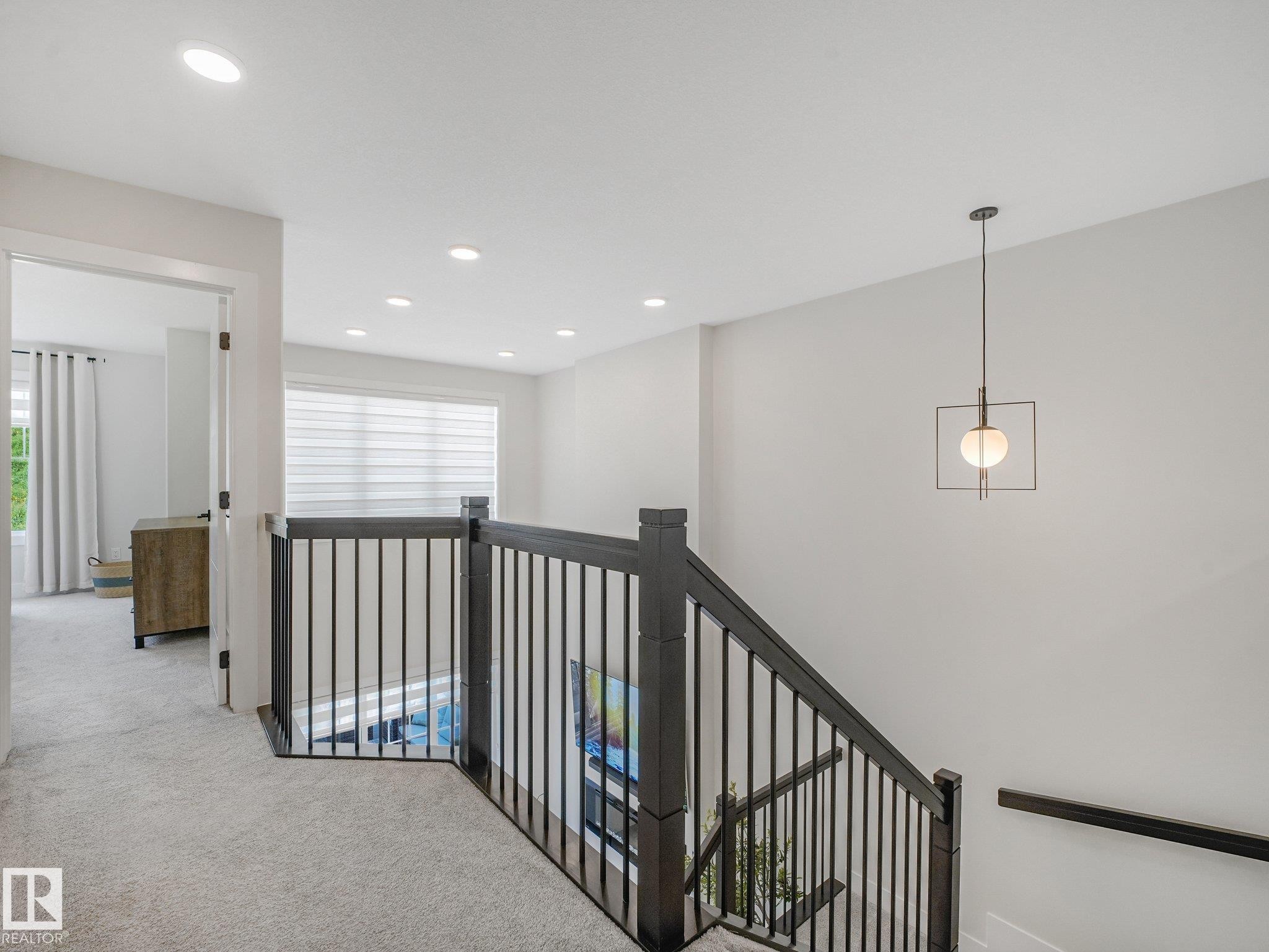 1214 Eaton Lane Nw, Edmonton, AB - Indoor Photo Showing Other Room