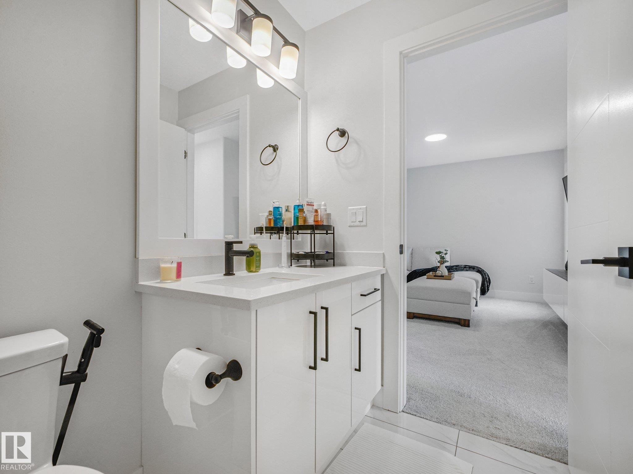 1214 Eaton Lane Nw, Edmonton, AB - Indoor Photo Showing Bathroom