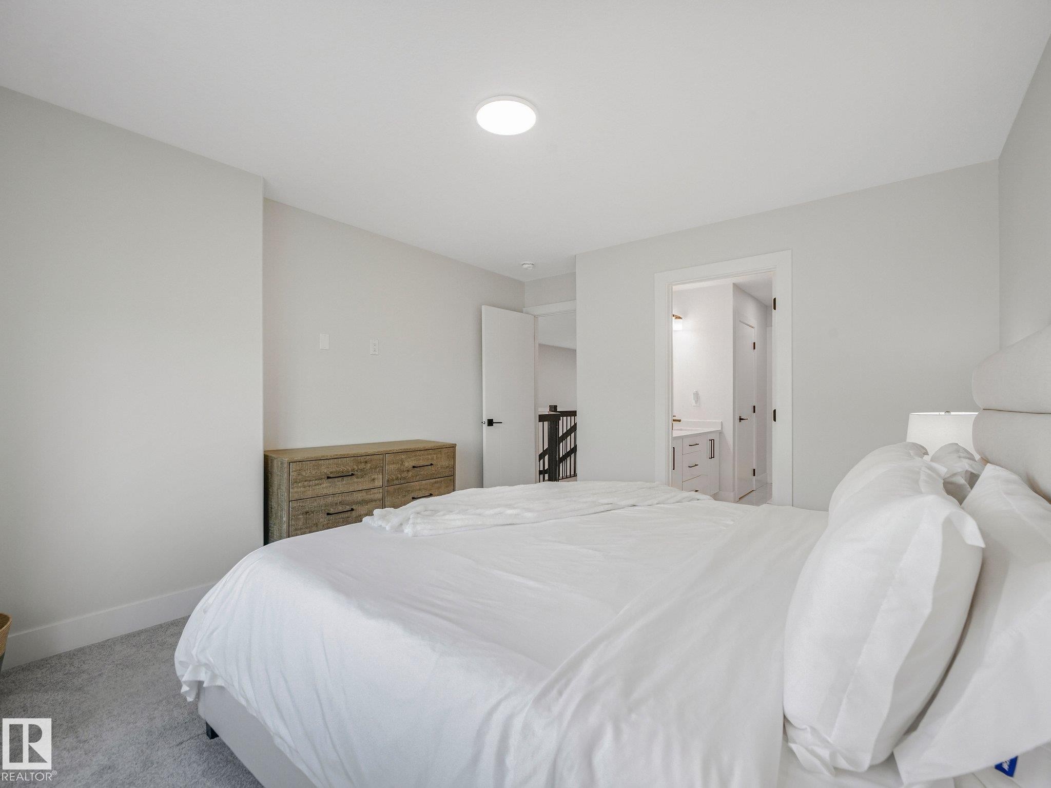 1214 Eaton Lane Nw, Edmonton, AB - Indoor Photo Showing Bedroom