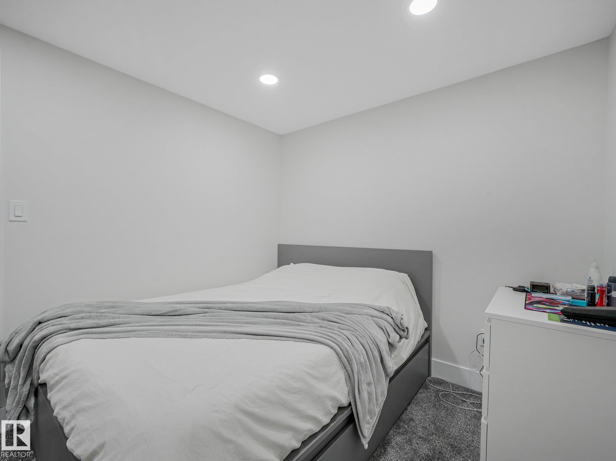 1214 Eaton Lane Nw, Edmonton, AB - Indoor Photo Showing Bedroom