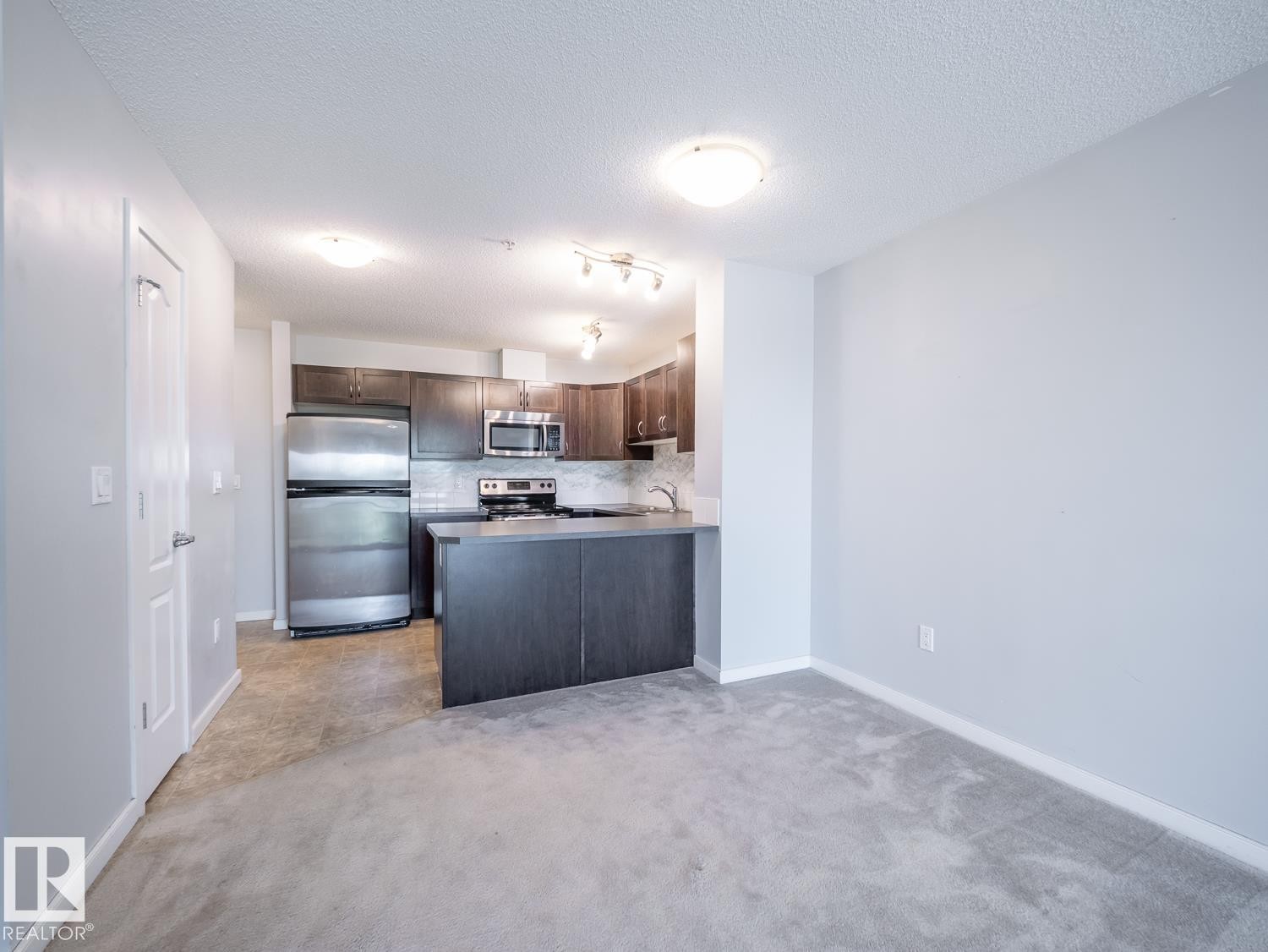 #216 392 Silverberry Road Nw, Edmonton, AB - Indoor Photo Showing Kitchen