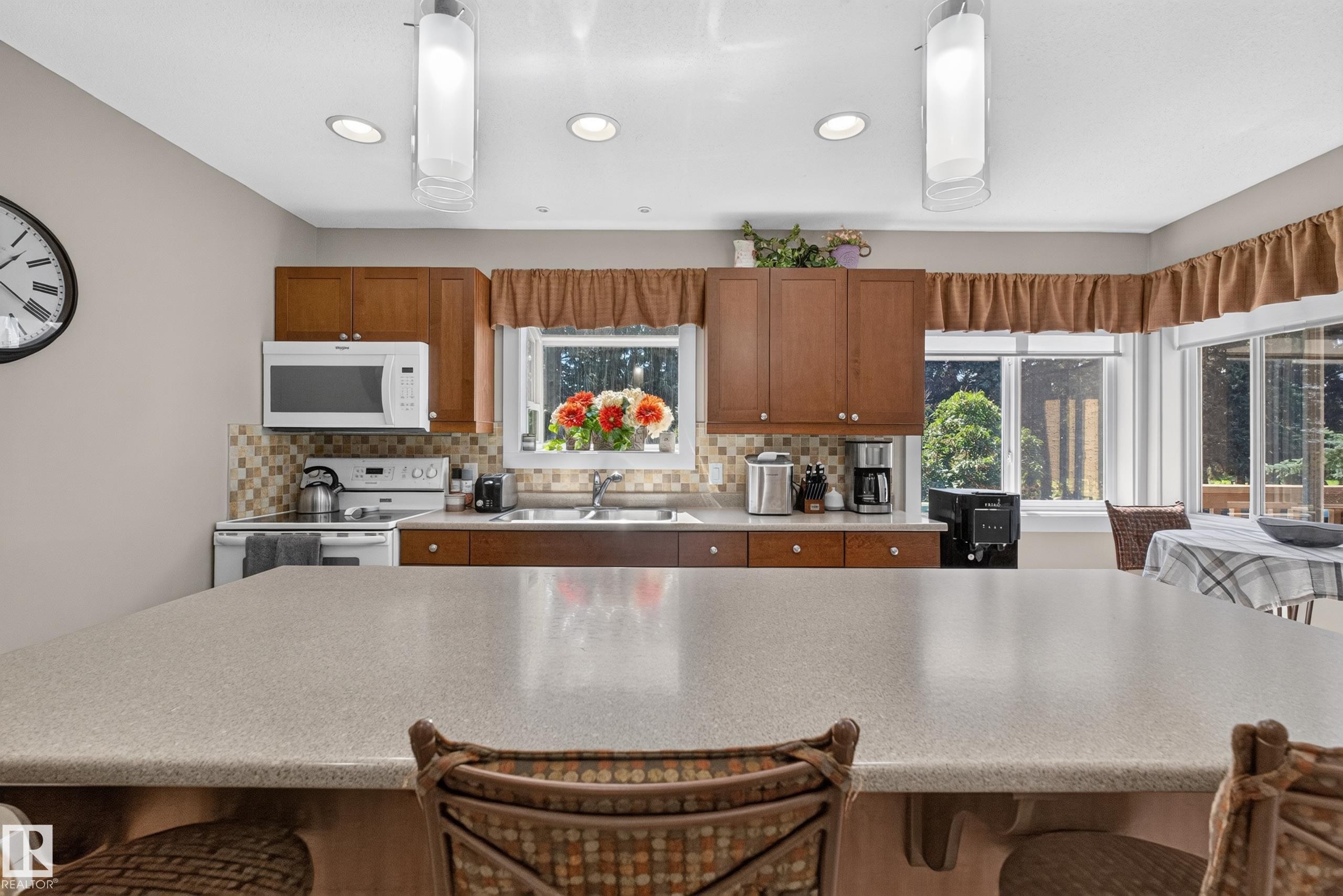 50120 Rge Rd 270, Rural Leduc County, AB - Indoor Photo Showing Kitchen With Double Sink