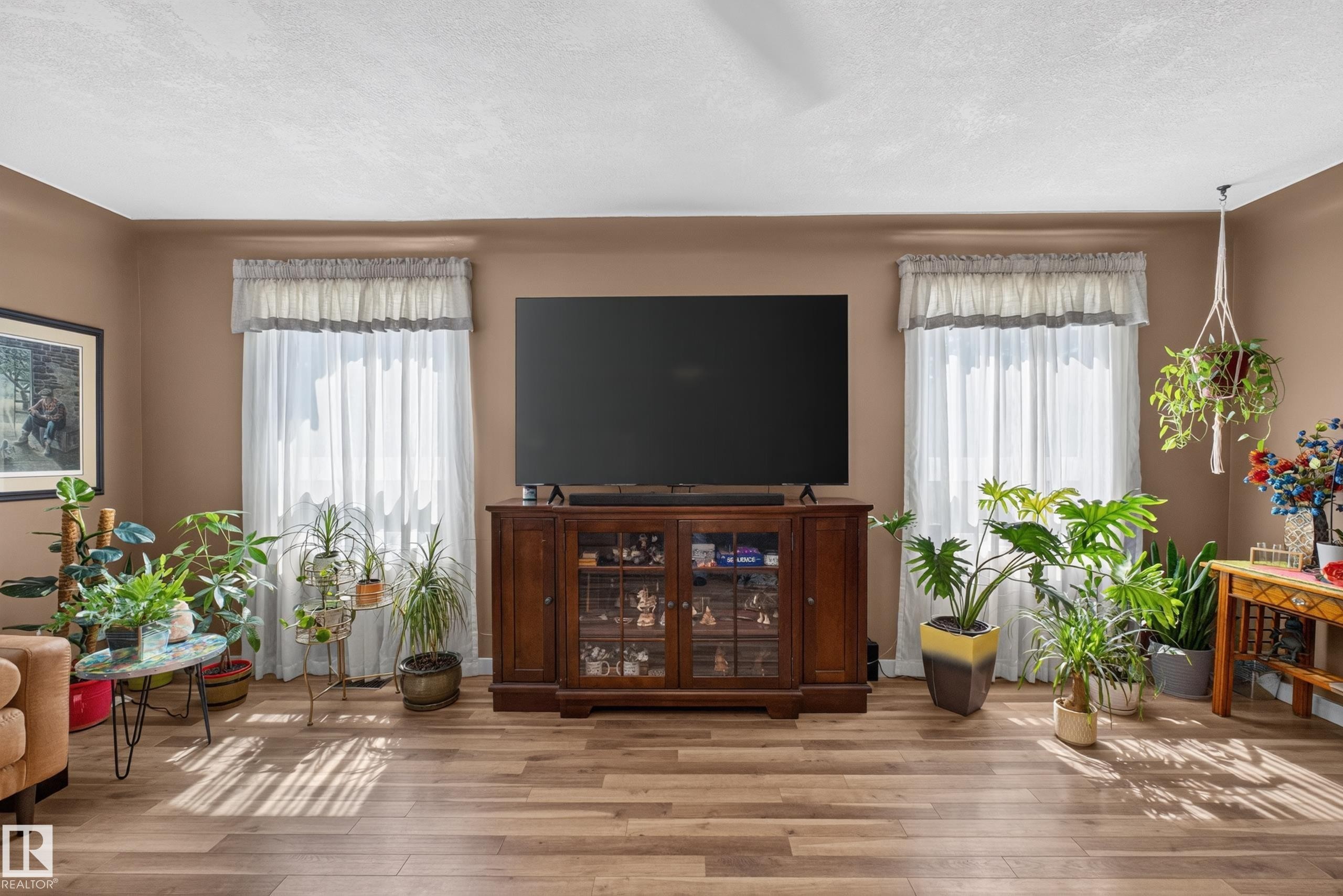 50120 Rge Rd 270, Rural Leduc County, AB - Indoor Photo Showing Living Room