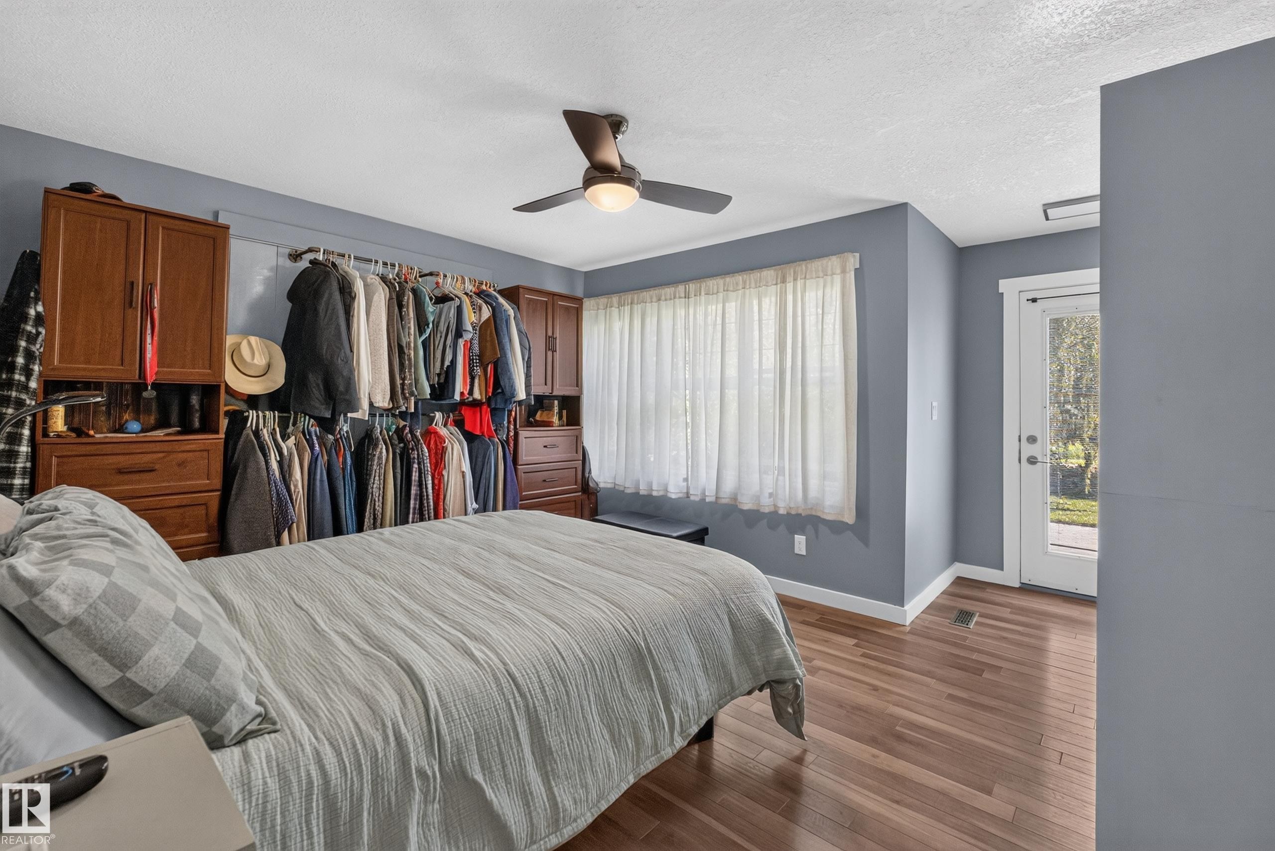 50120 Rge Rd 270, Rural Leduc County, AB - Indoor Photo Showing Bedroom