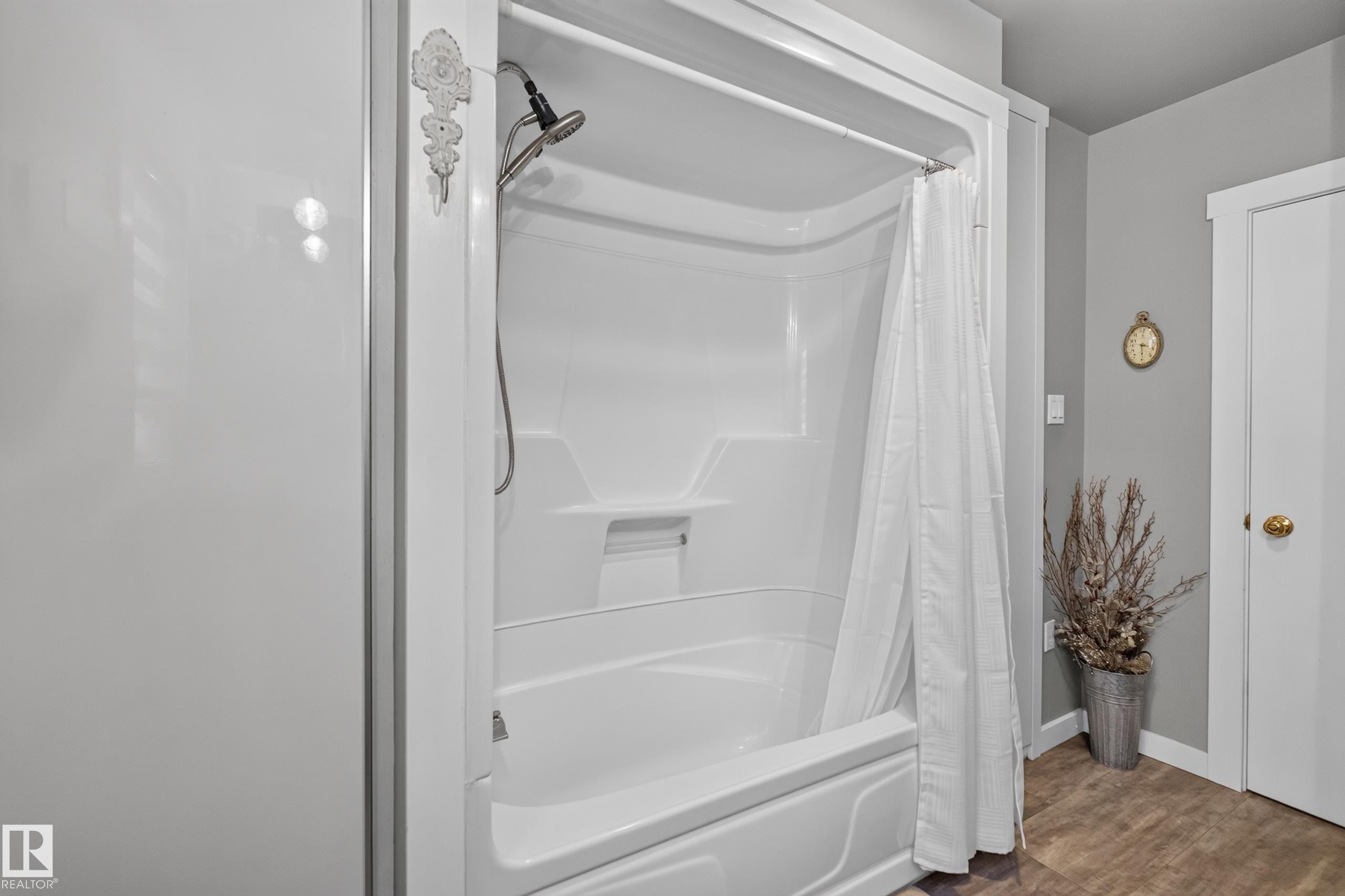 50120 Rge Rd 270, Rural Leduc County, AB - Indoor Photo Showing Bathroom