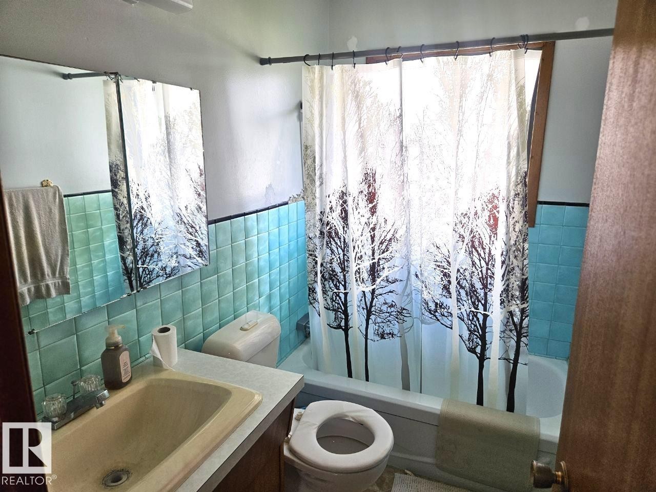 5024 50 Street, Andrew, AB - Indoor Photo Showing Bathroom