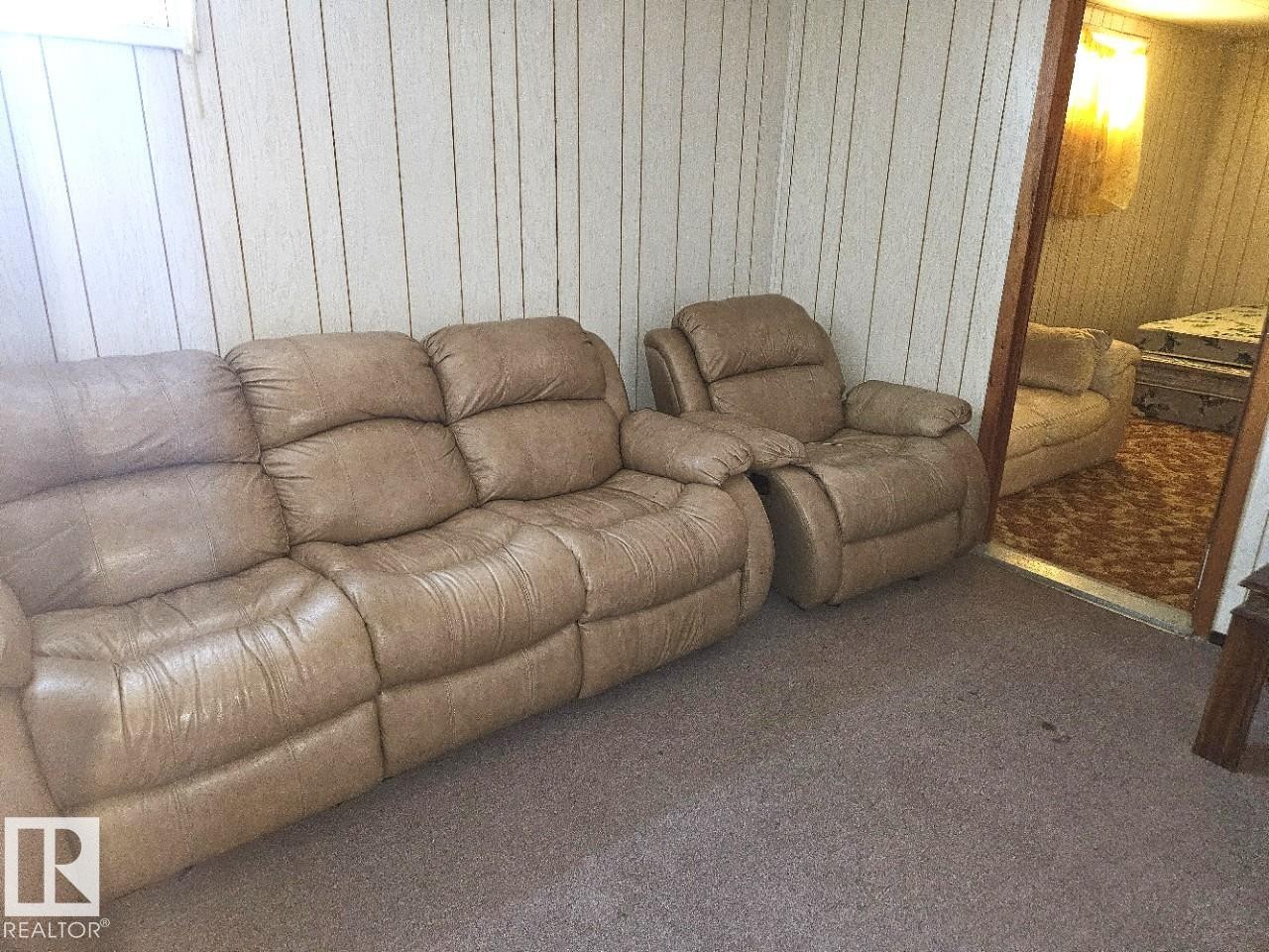 5024 50 Street, Andrew, AB - Indoor Photo Showing Living Room