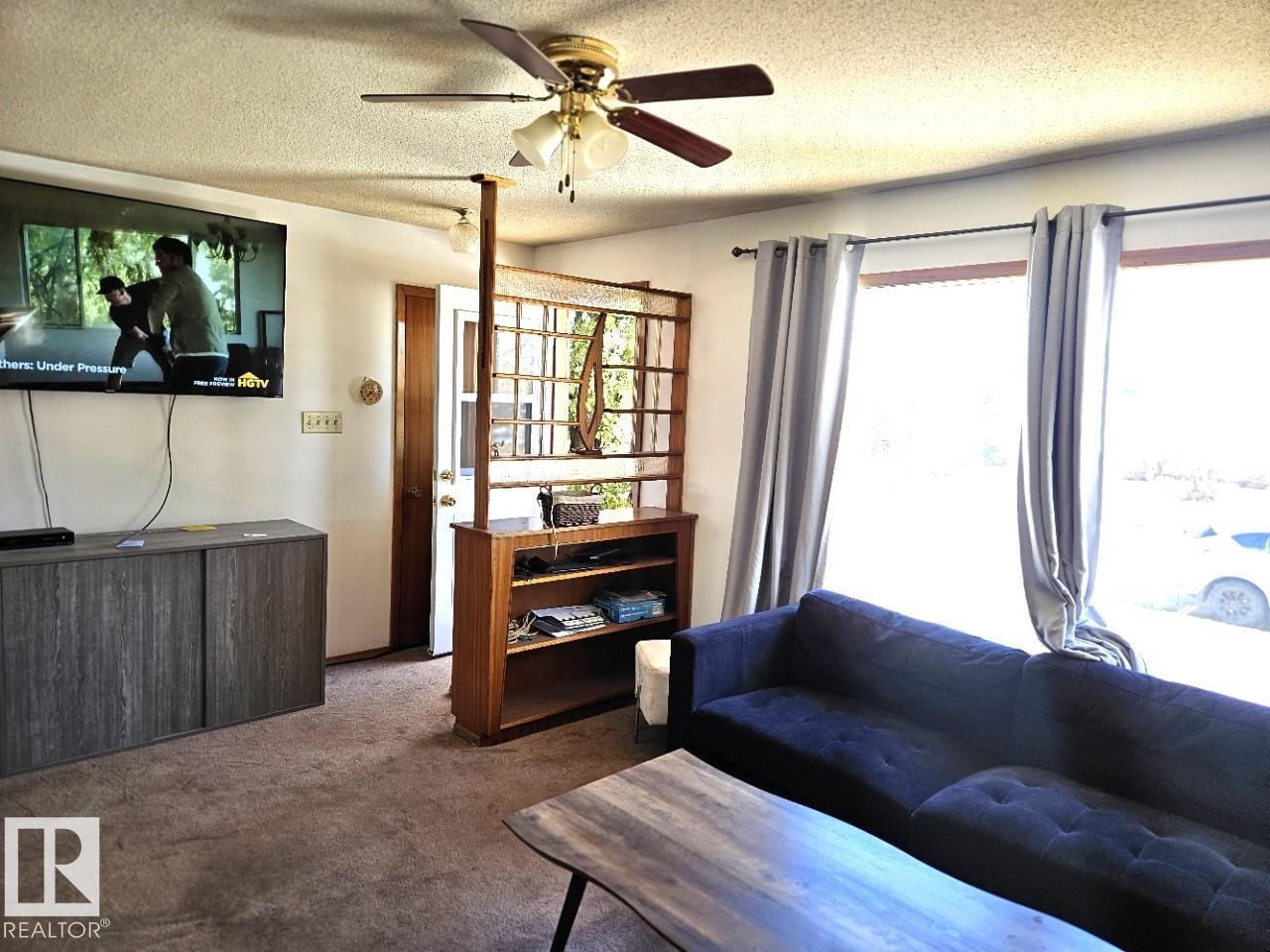 5024 50 Street, Andrew, AB - Indoor Photo Showing Living Room