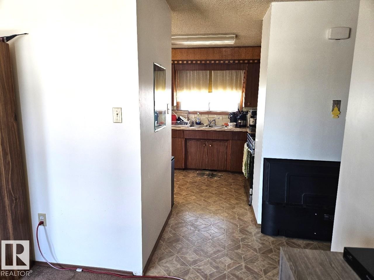 5024 50 Street, Andrew, AB - Indoor