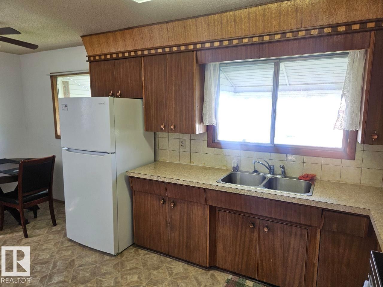 5024 50 Street, Andrew, AB - Indoor Photo Showing Kitchen With Double Sink