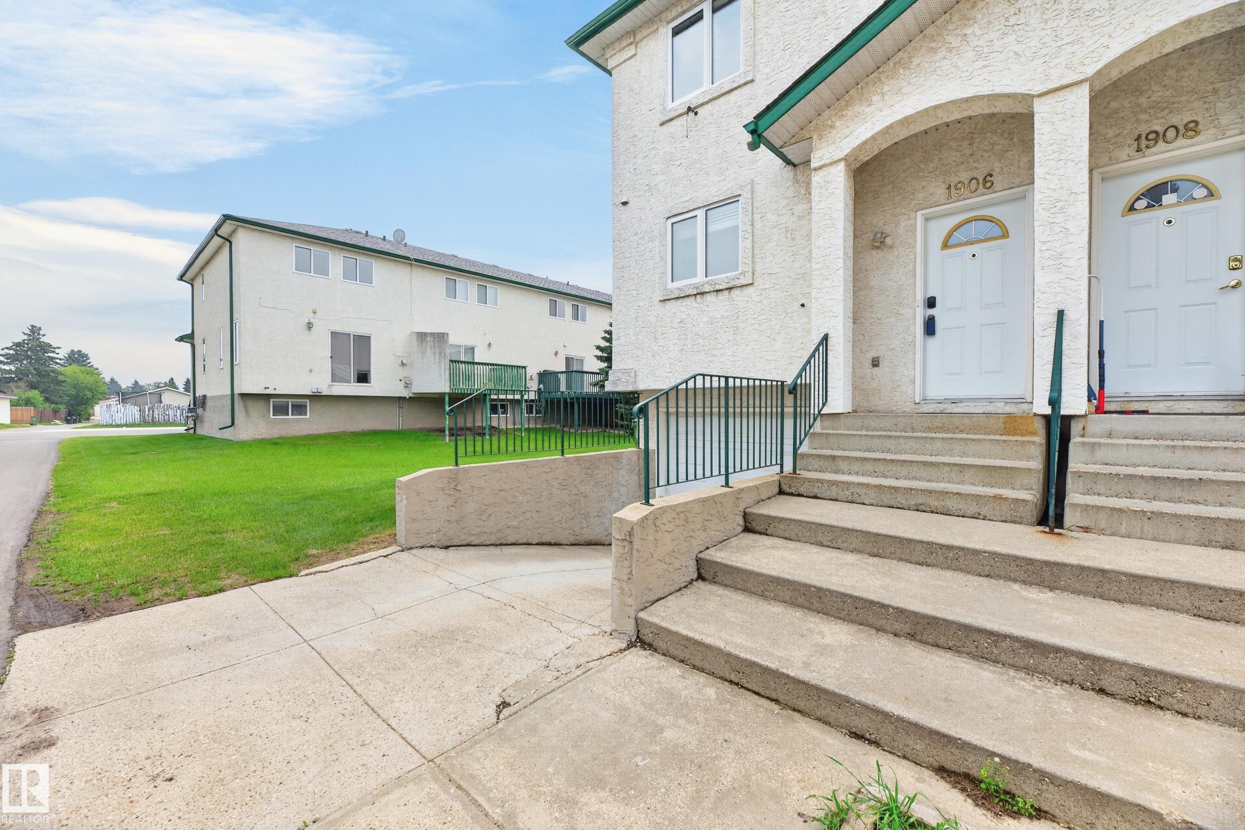 1906 65 Street Nw, Edmonton, AB - Outdoor