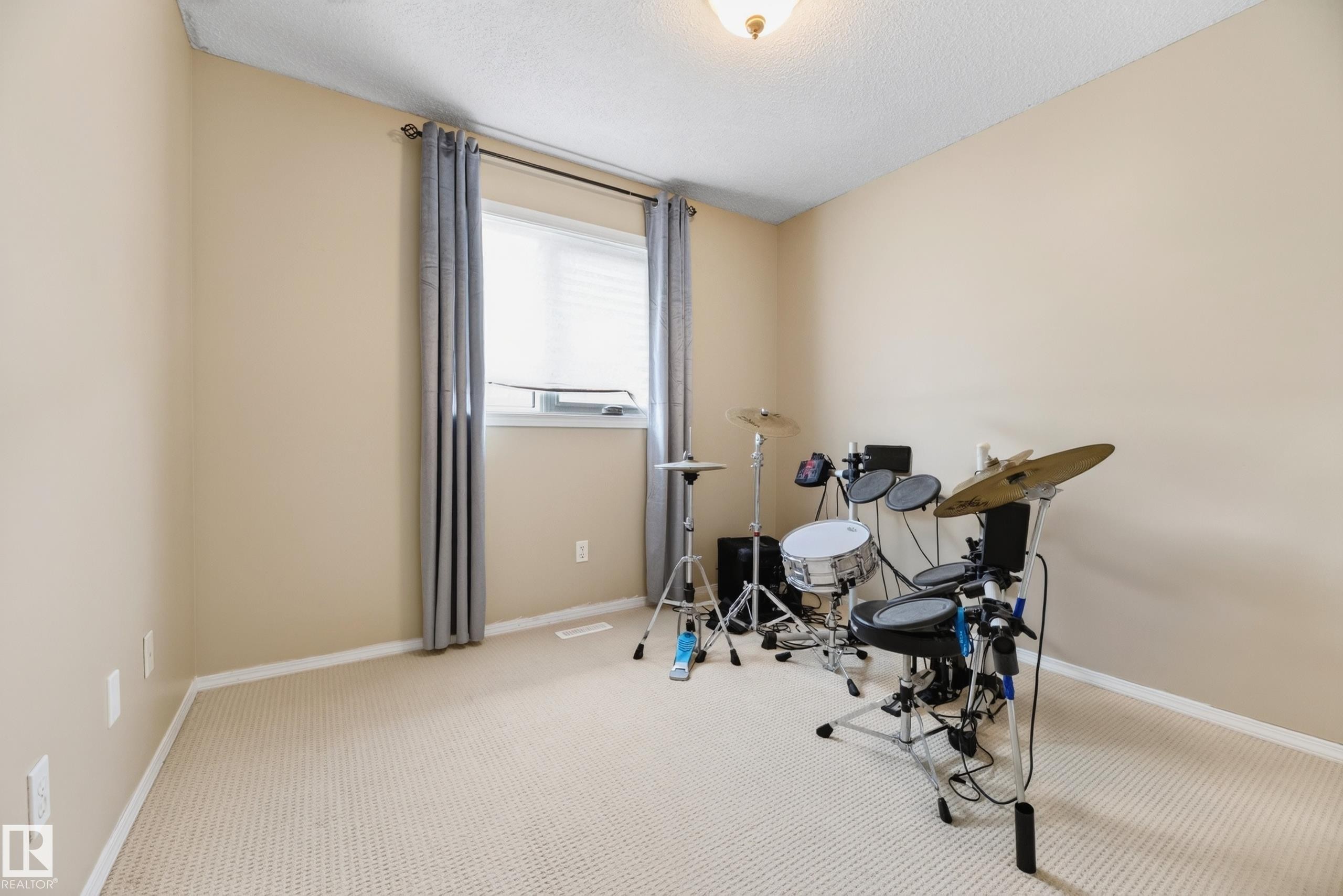 1906 65 Street Nw, Edmonton, AB - Indoor Photo Showing Other Room
