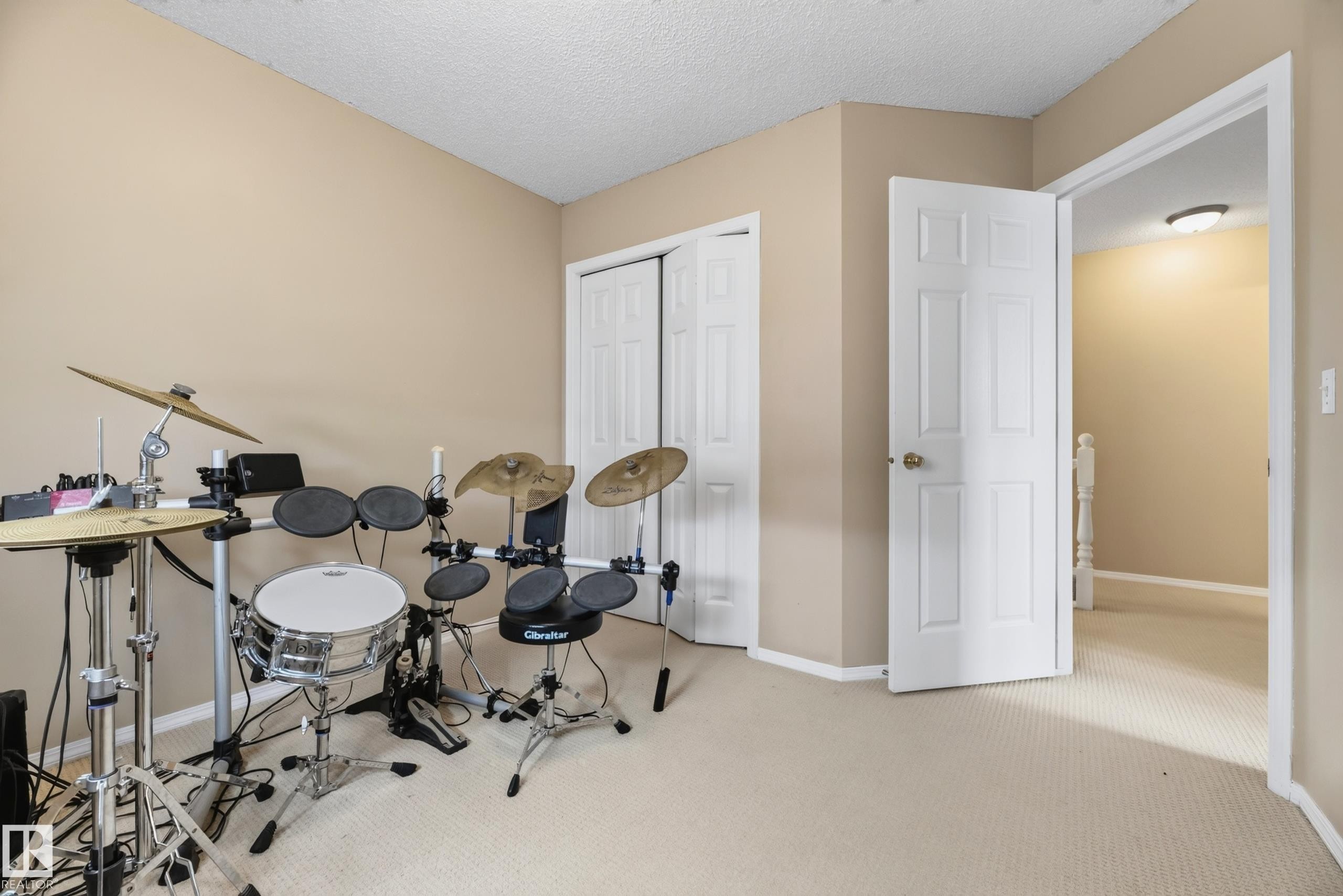 1906 65 Street Nw, Edmonton, AB - Indoor Photo Showing Other Room