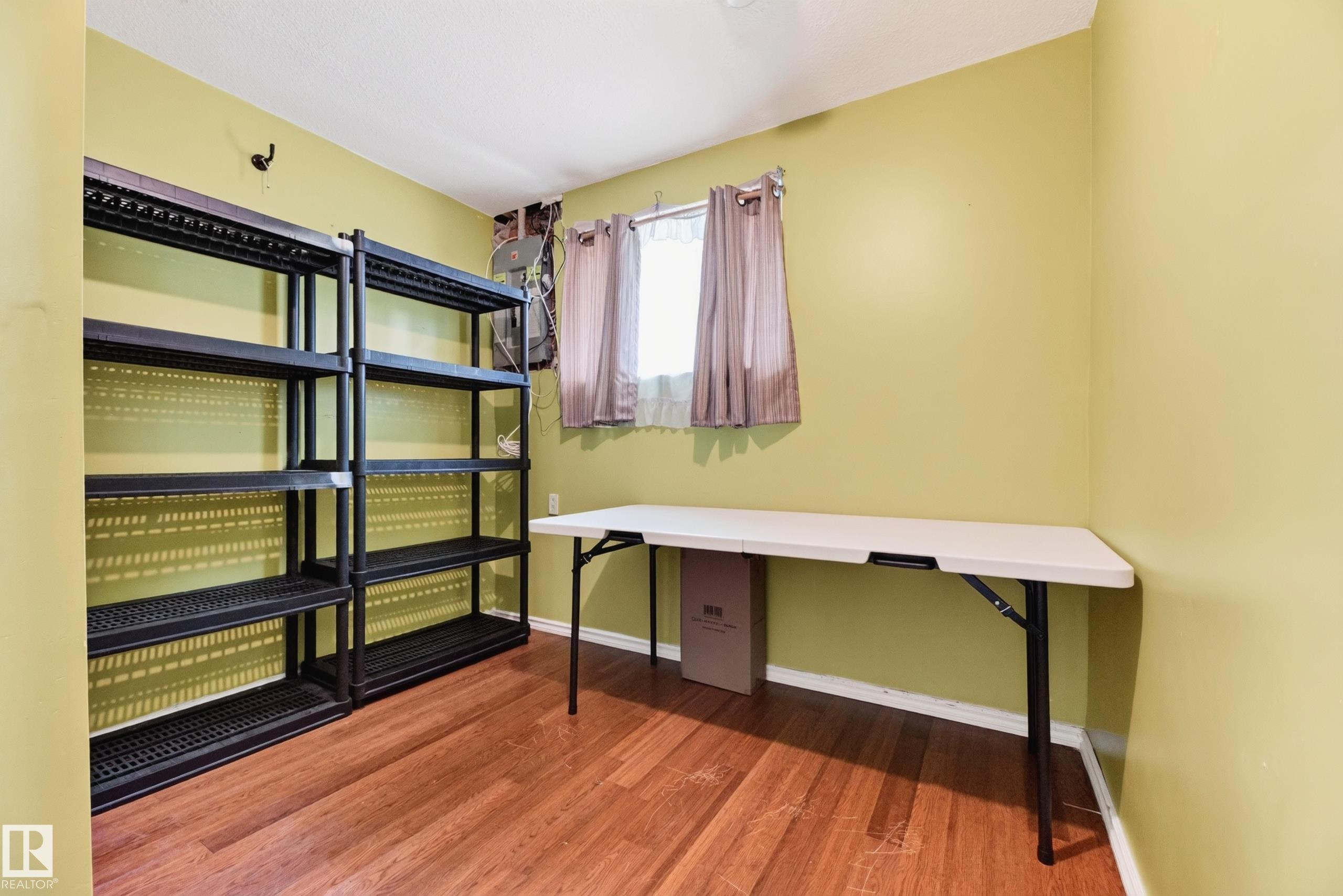 1906 65 Street Nw, Edmonton, AB - Indoor