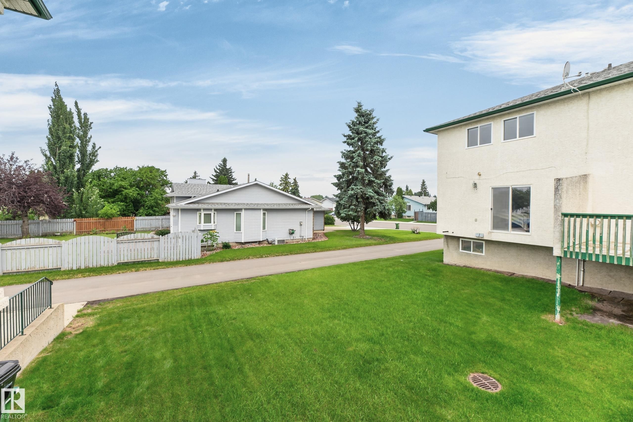 1906 65 Street Nw, Edmonton, AB - Outdoor
