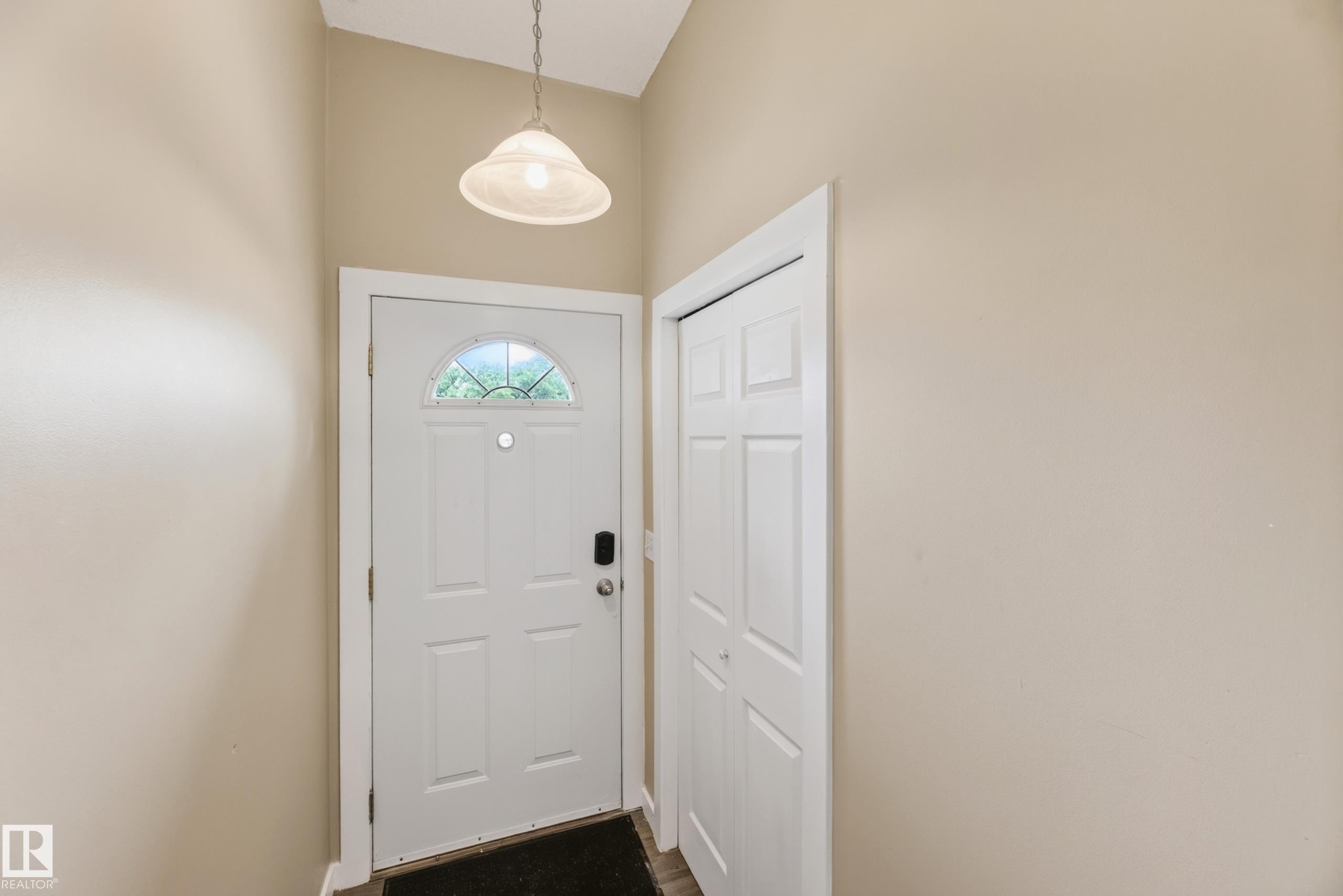 1906 65 Street Nw, Edmonton, AB - Indoor Photo Showing Other Room