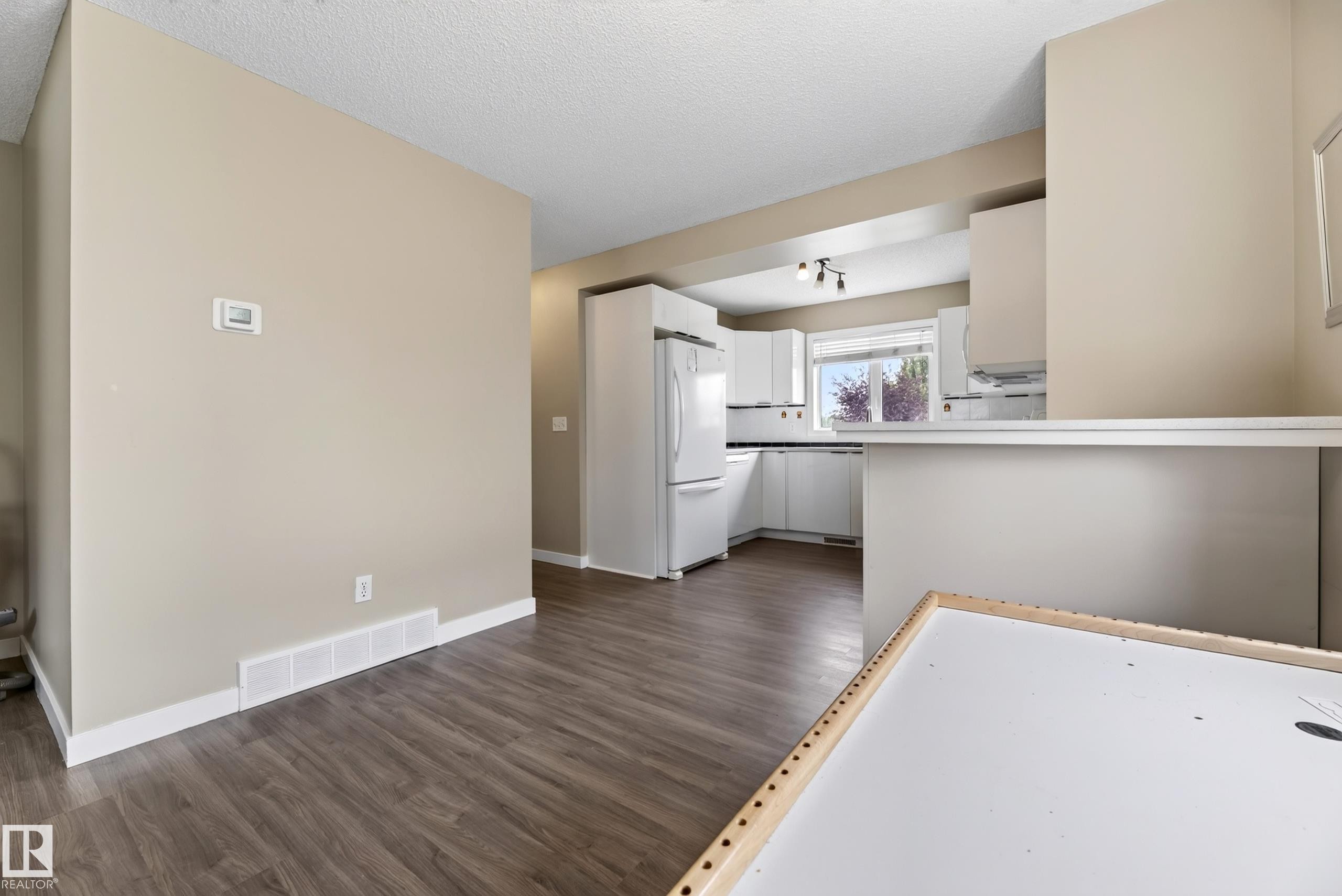 1906 65 Street Nw, Edmonton, AB - Indoor Photo Showing Kitchen
