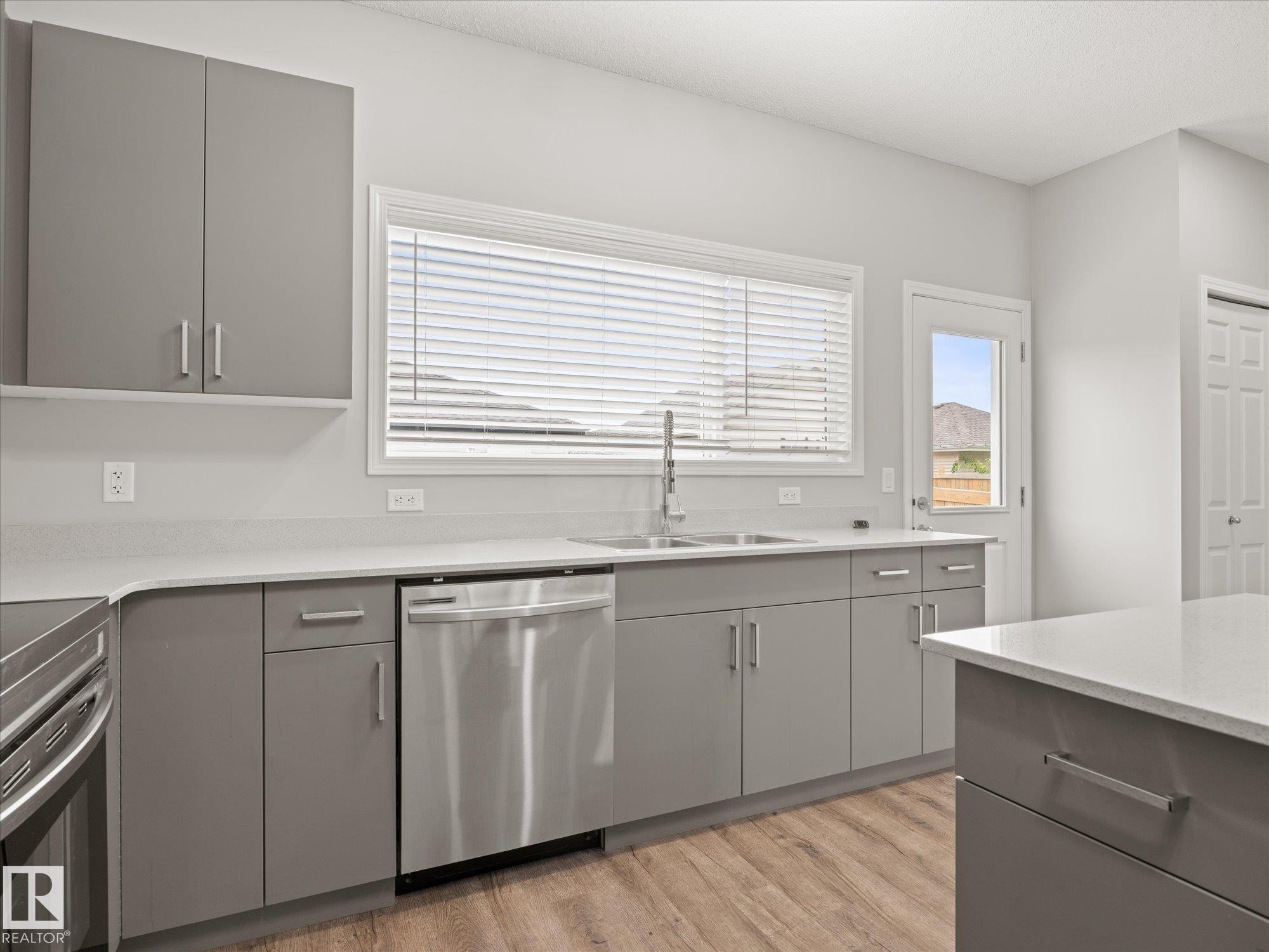 103 South Creek Wynd, Stony Plain, AB - Indoor Photo Showing Kitchen With Double Sink