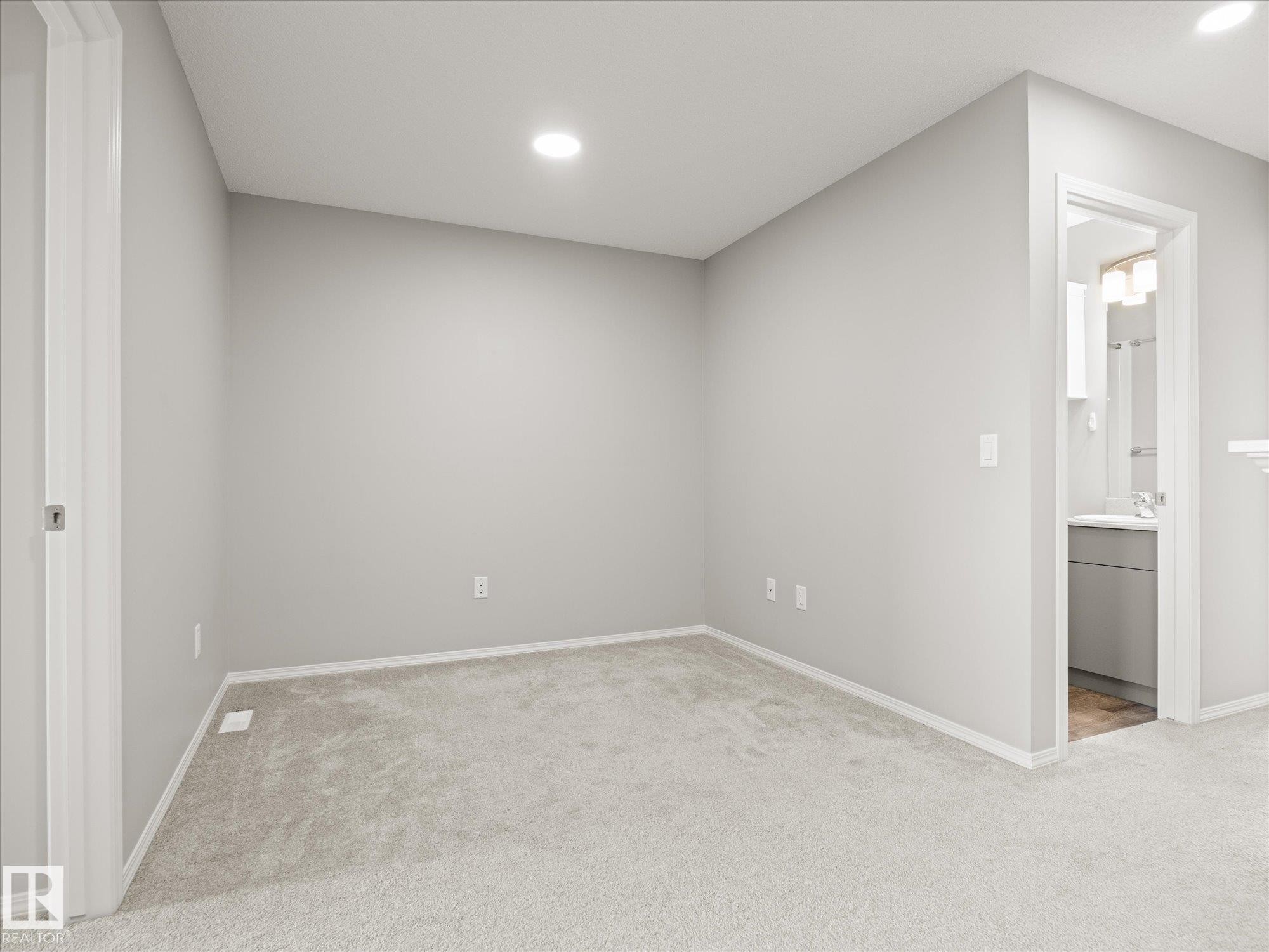 103 South Creek Wynd, Stony Plain, AB - Indoor Photo Showing Other Room