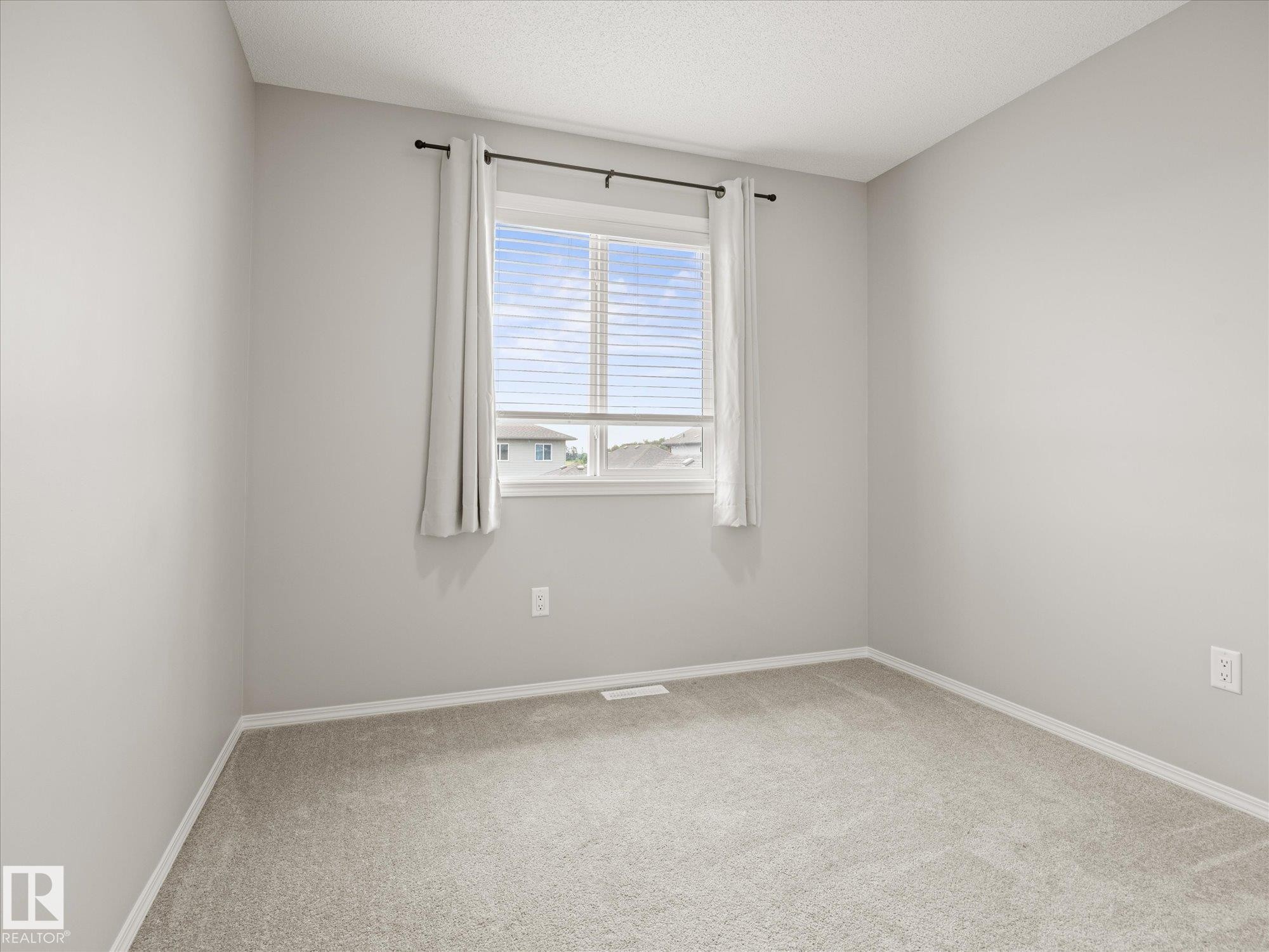 103 South Creek Wynd, Stony Plain, AB - Indoor Photo Showing Other Room