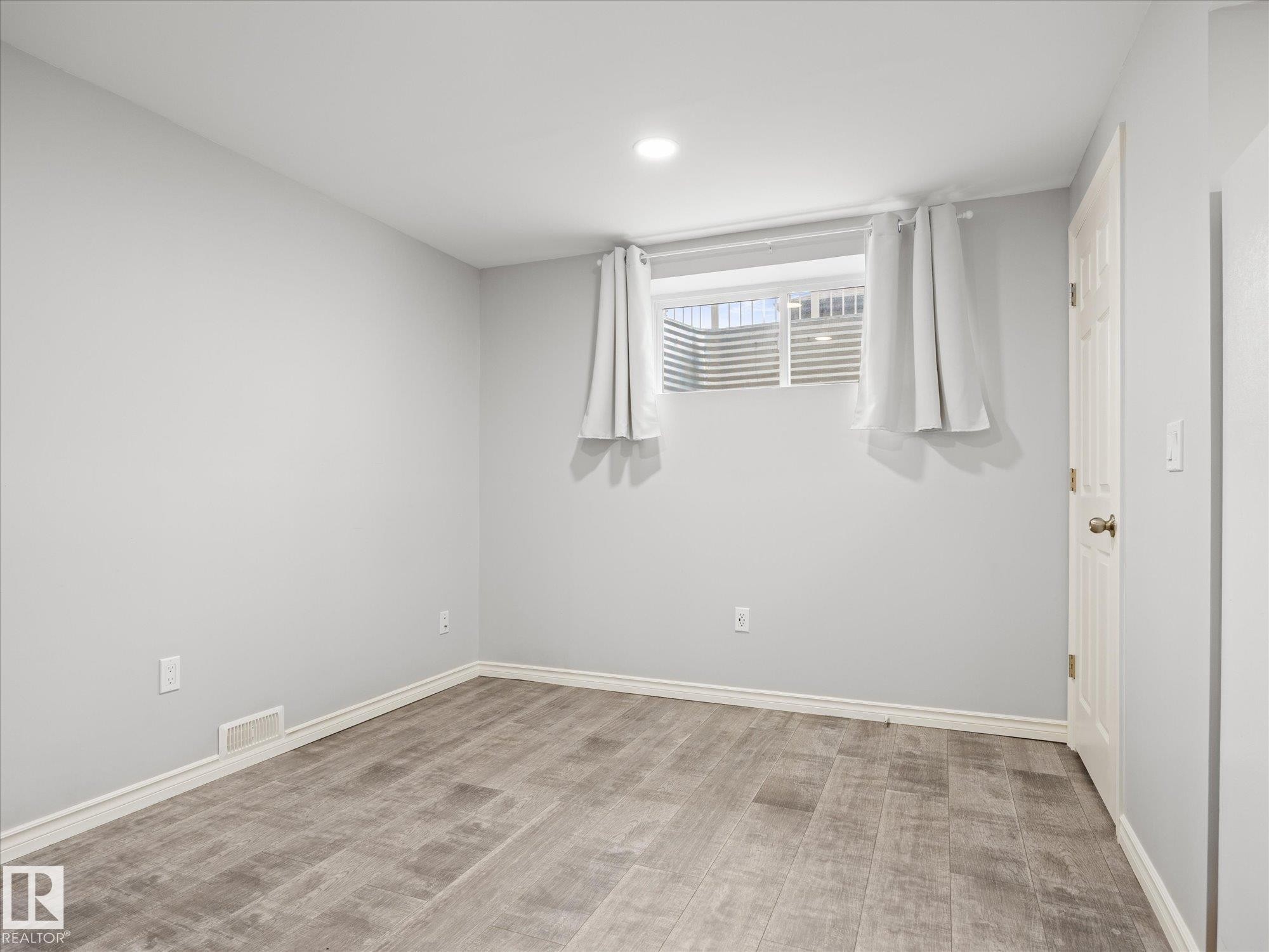 103 South Creek Wynd, Stony Plain, AB - Indoor Photo Showing Other Room