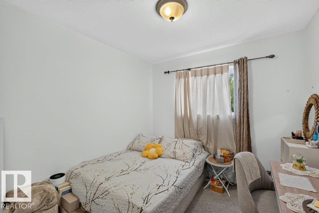 Interior room with neutral wall paint, carpeted flooring, and a ceiling-mounted light fixture - 12219 89 Street Nw, Edmonton, AB - Indoor Photo Showing Bedroom
