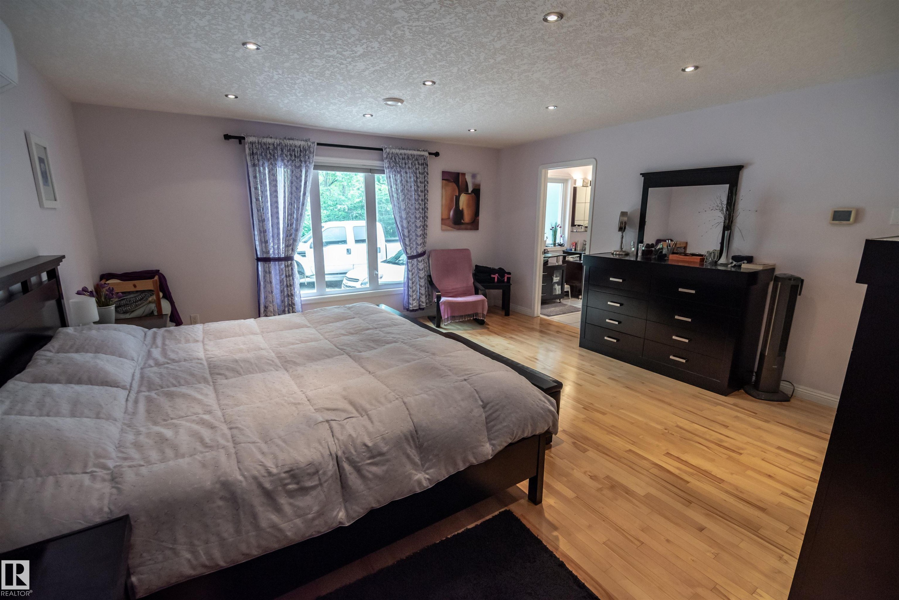 5631 49 Street, Rural Lac Ste. Anne County, AB - Indoor Photo Showing Bedroom
