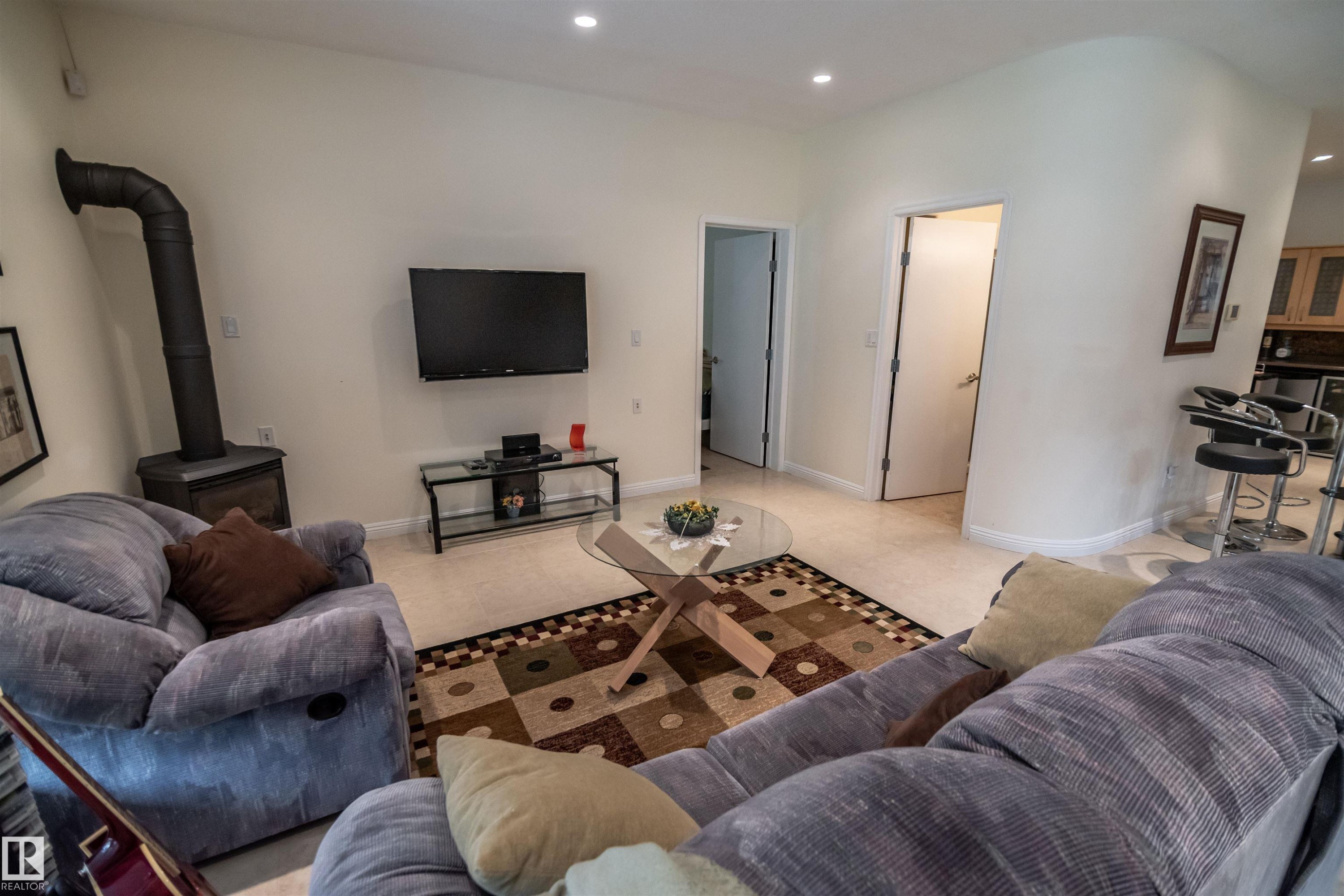5631 49 Street, Rural Lac Ste. Anne County, AB - Indoor Photo Showing Living Room
