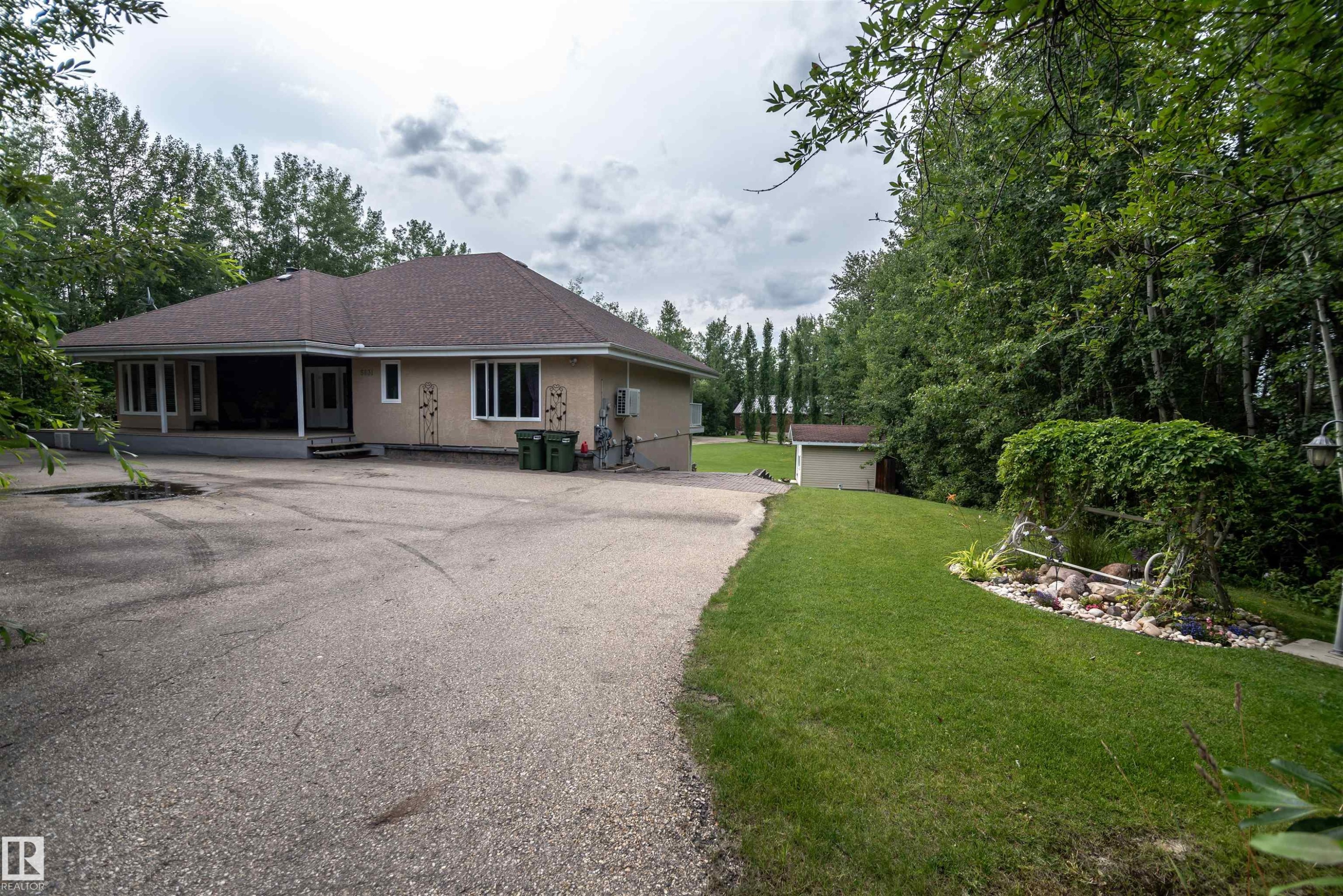5631 49 Street, Rural Lac Ste. Anne County, AB - Outdoor