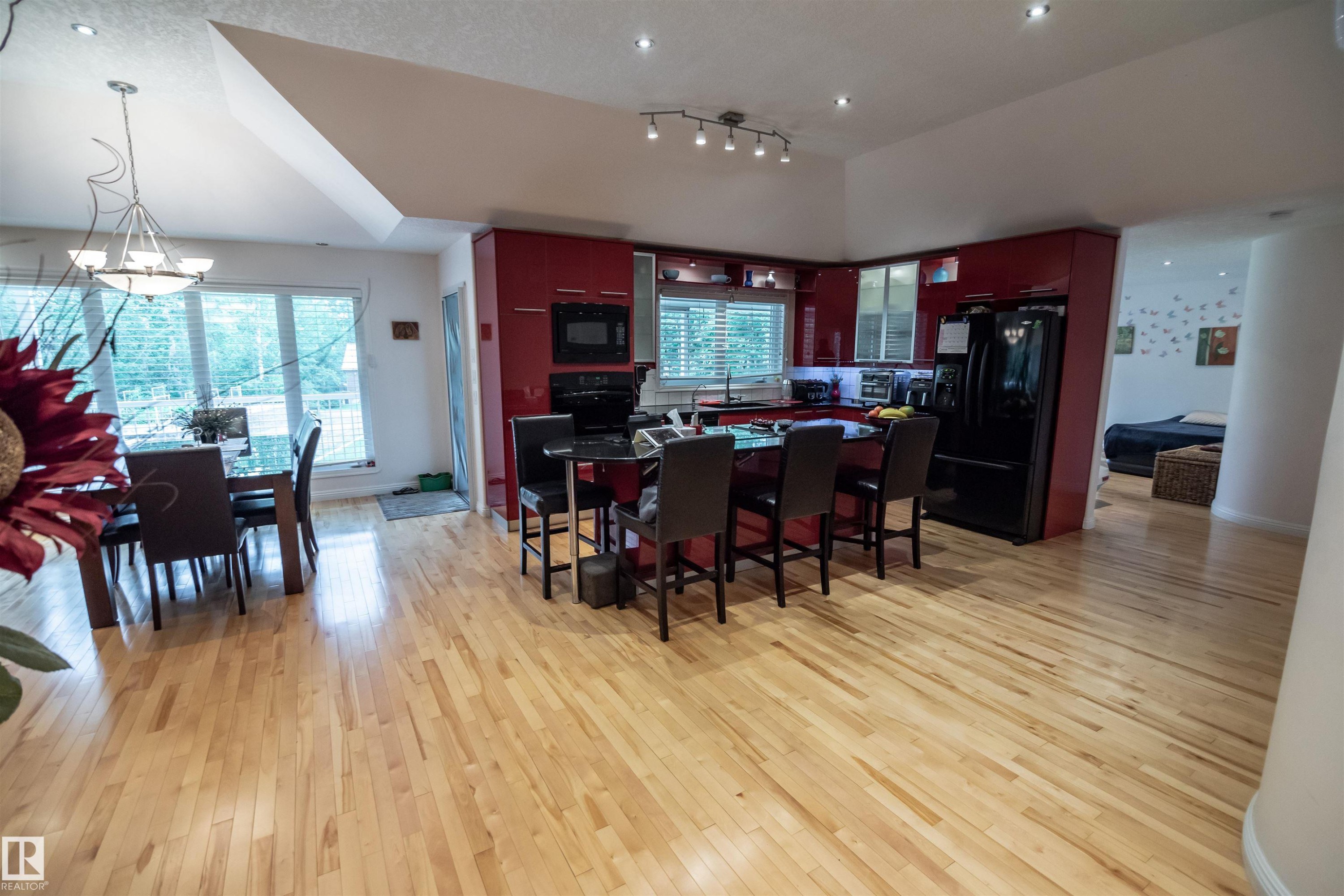 5631 49 Street, Rural Lac Ste. Anne County, AB - Indoor Photo Showing Dining Room
