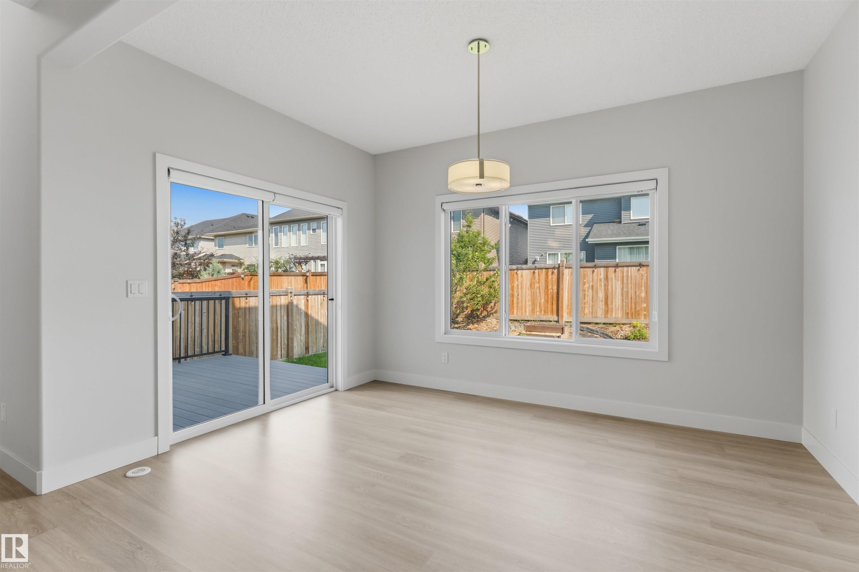 15632 16 Avenue Sw, Edmonton, AB - Indoor Photo Showing Other Room