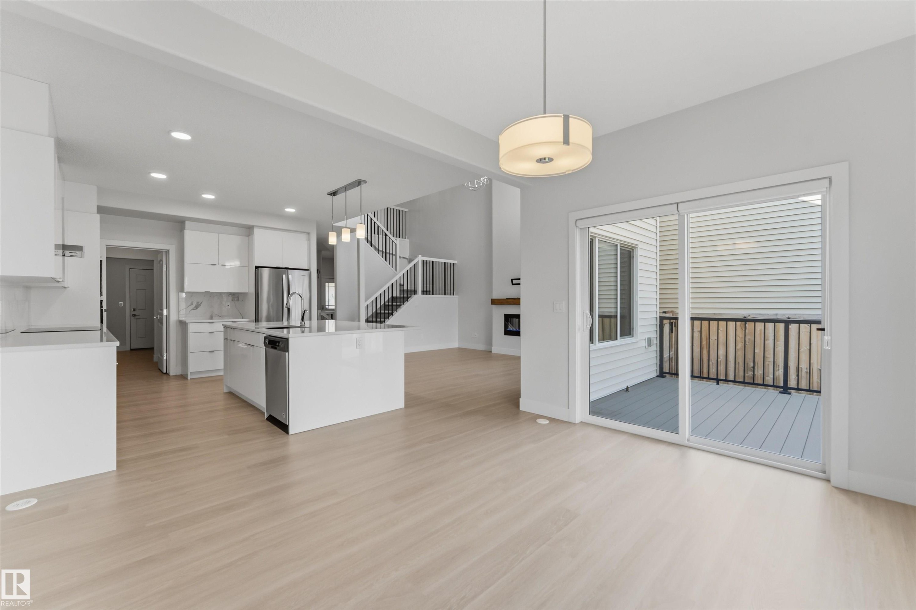 15632 16 Avenue Sw, Edmonton, AB - Indoor Photo Showing Kitchen