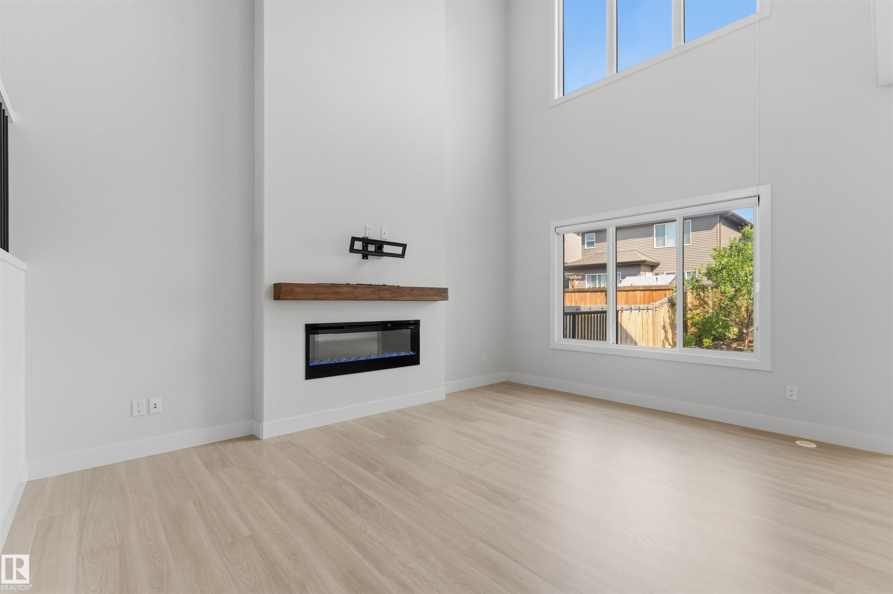 15632 16 Avenue Sw, Edmonton, AB - Indoor Photo Showing Living Room With Fireplace