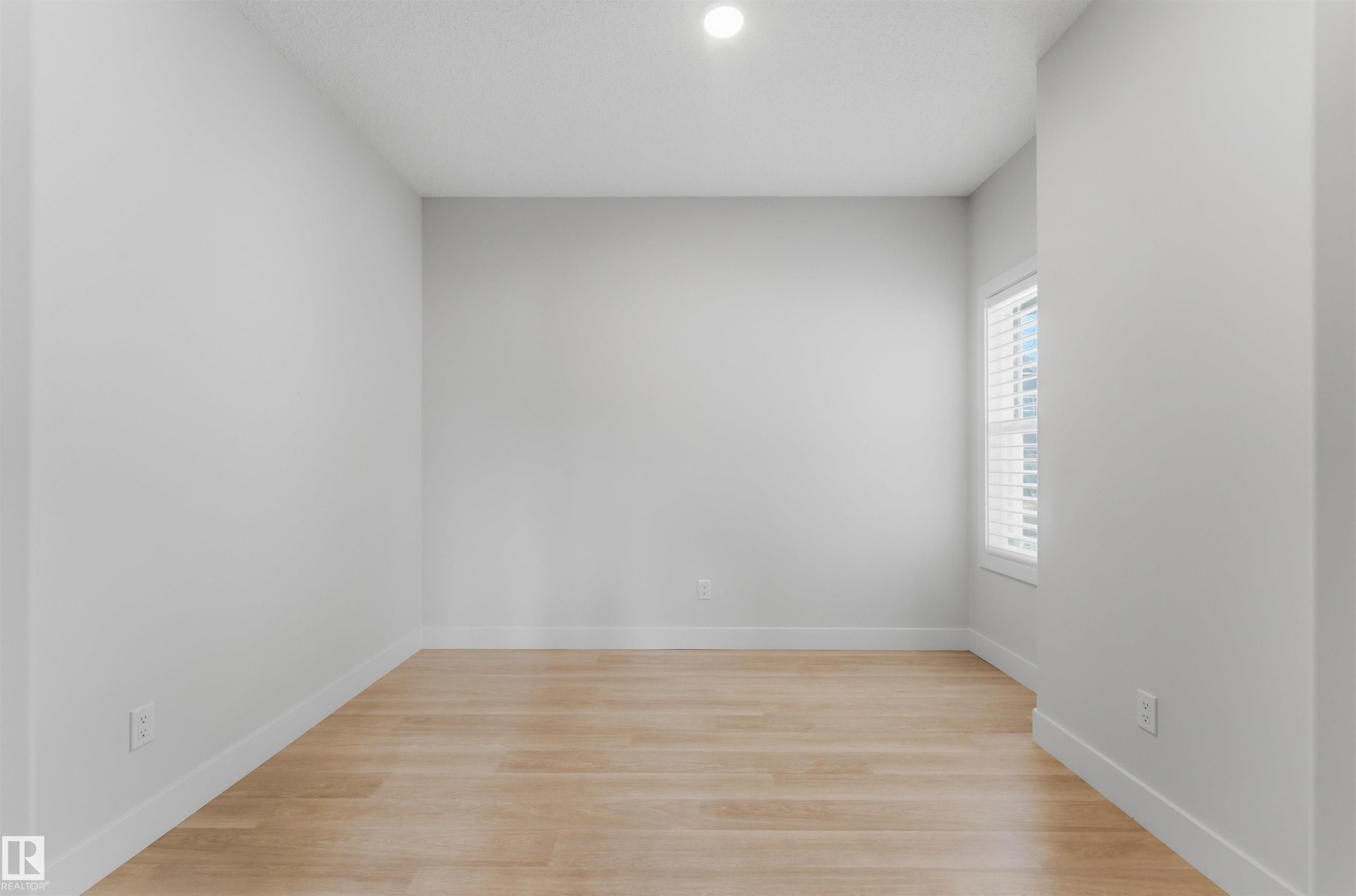 15632 16 Avenue Sw, Edmonton, AB - Indoor Photo Showing Other Room
