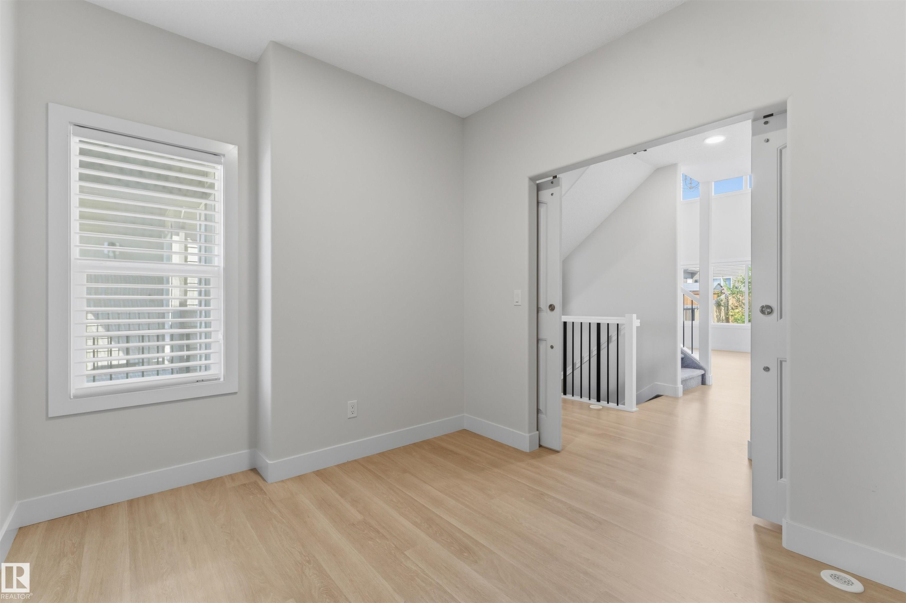 15632 16 Avenue Sw, Edmonton, AB - Indoor Photo Showing Other Room