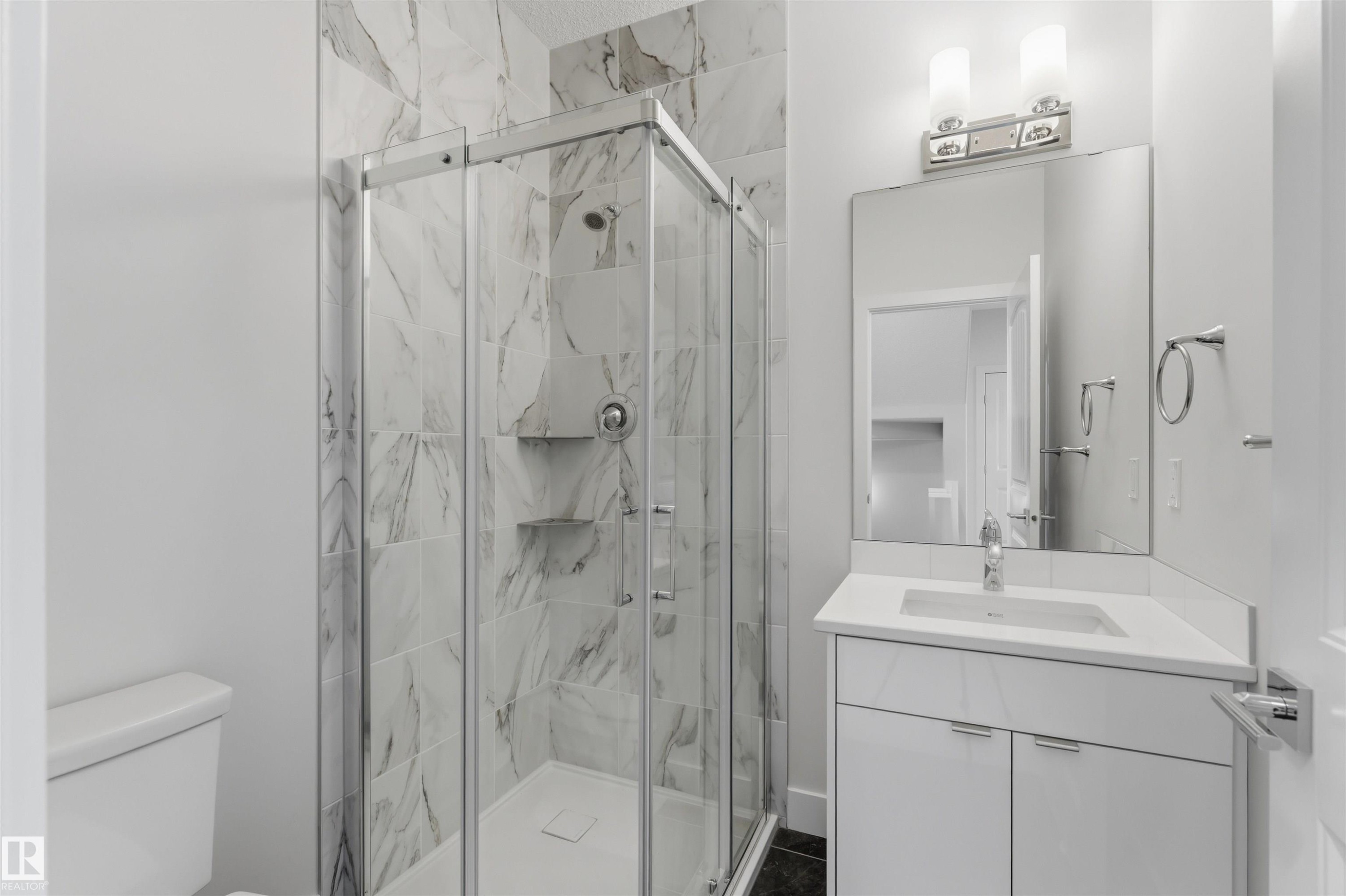 15632 16 Avenue Sw, Edmonton, AB - Indoor Photo Showing Bathroom