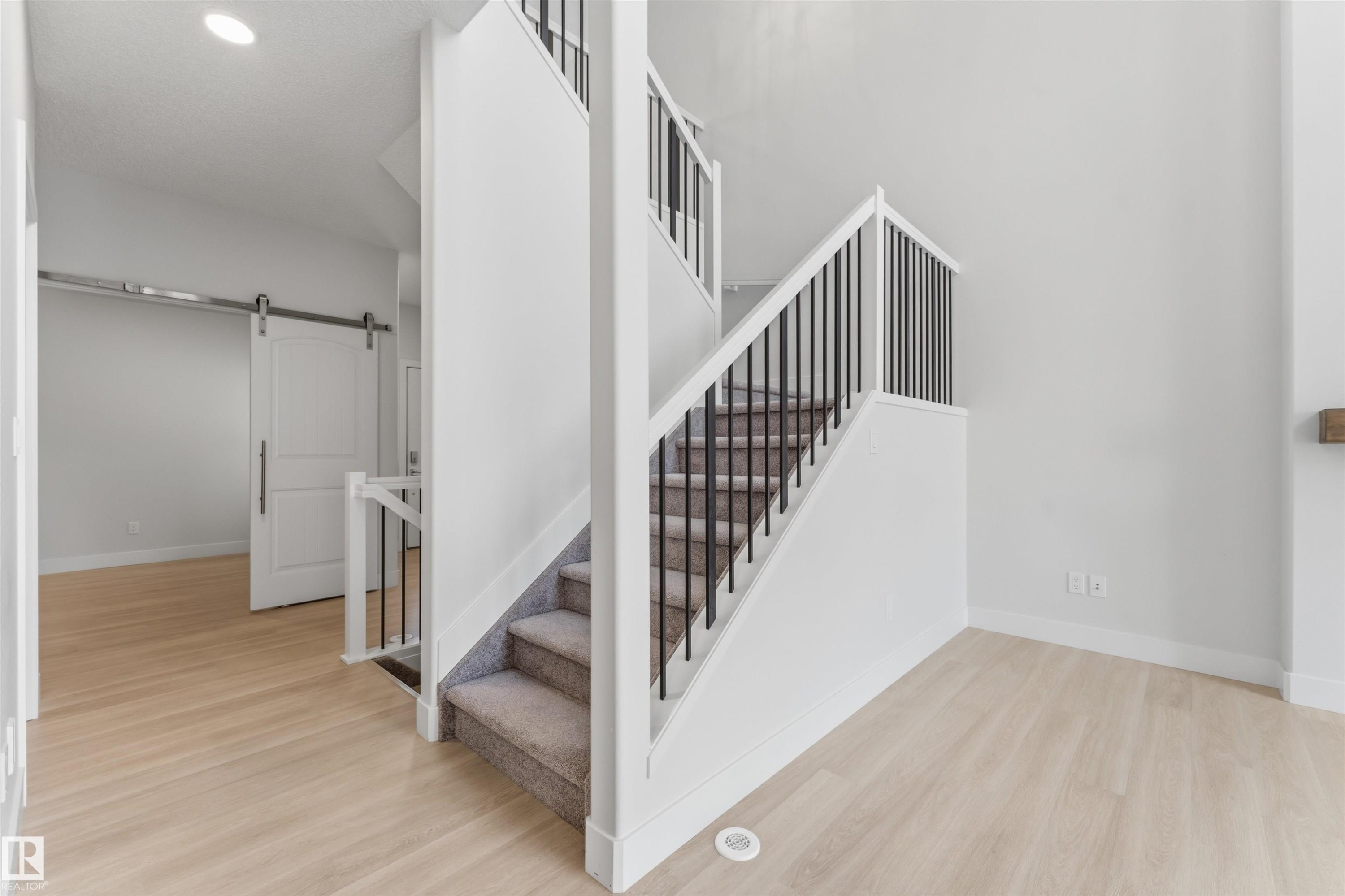15632 16 Avenue Sw, Edmonton, AB - Indoor Photo Showing Other Room