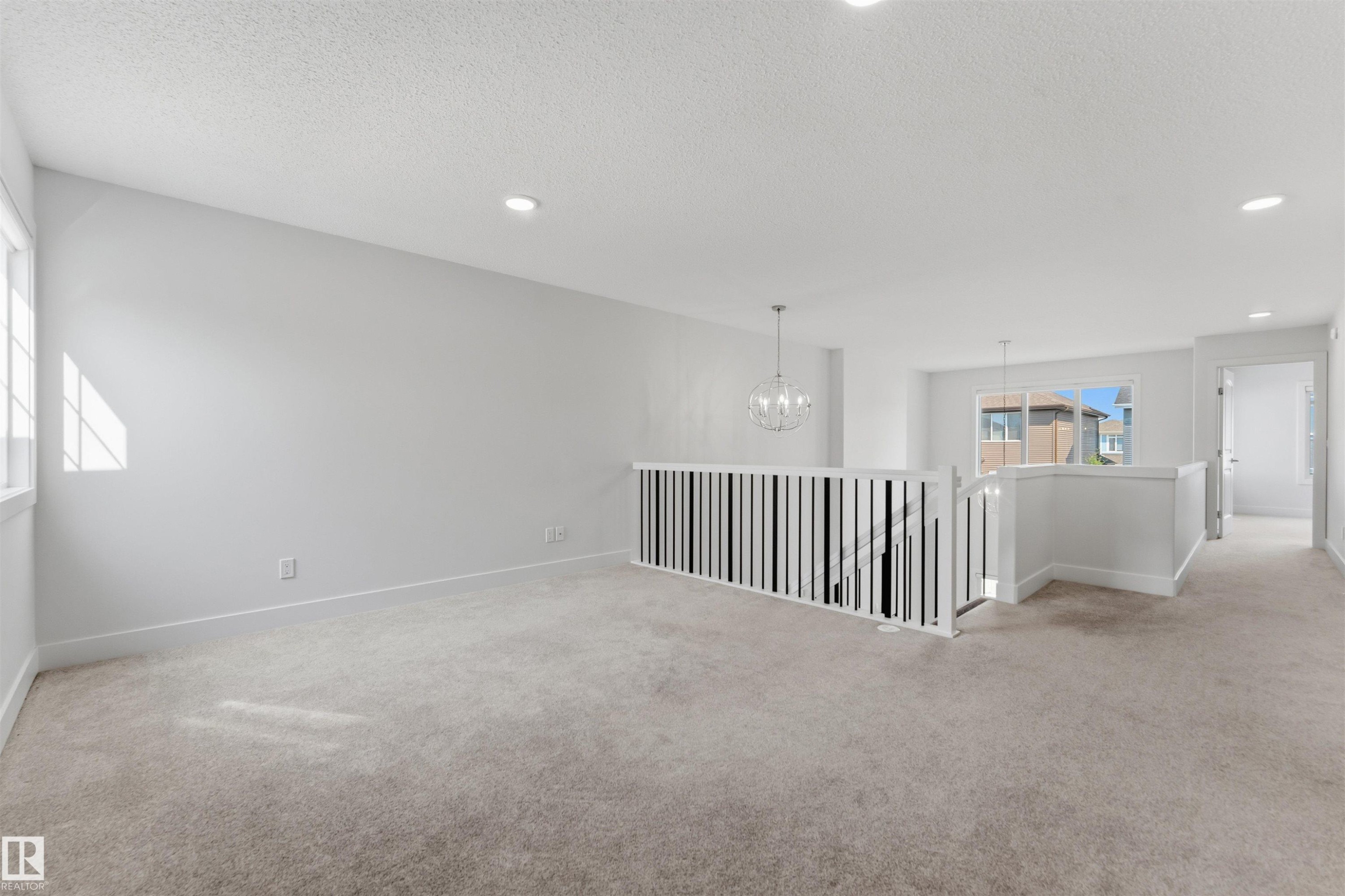 15632 16 Avenue Sw, Edmonton, AB - Indoor Photo Showing Other Room