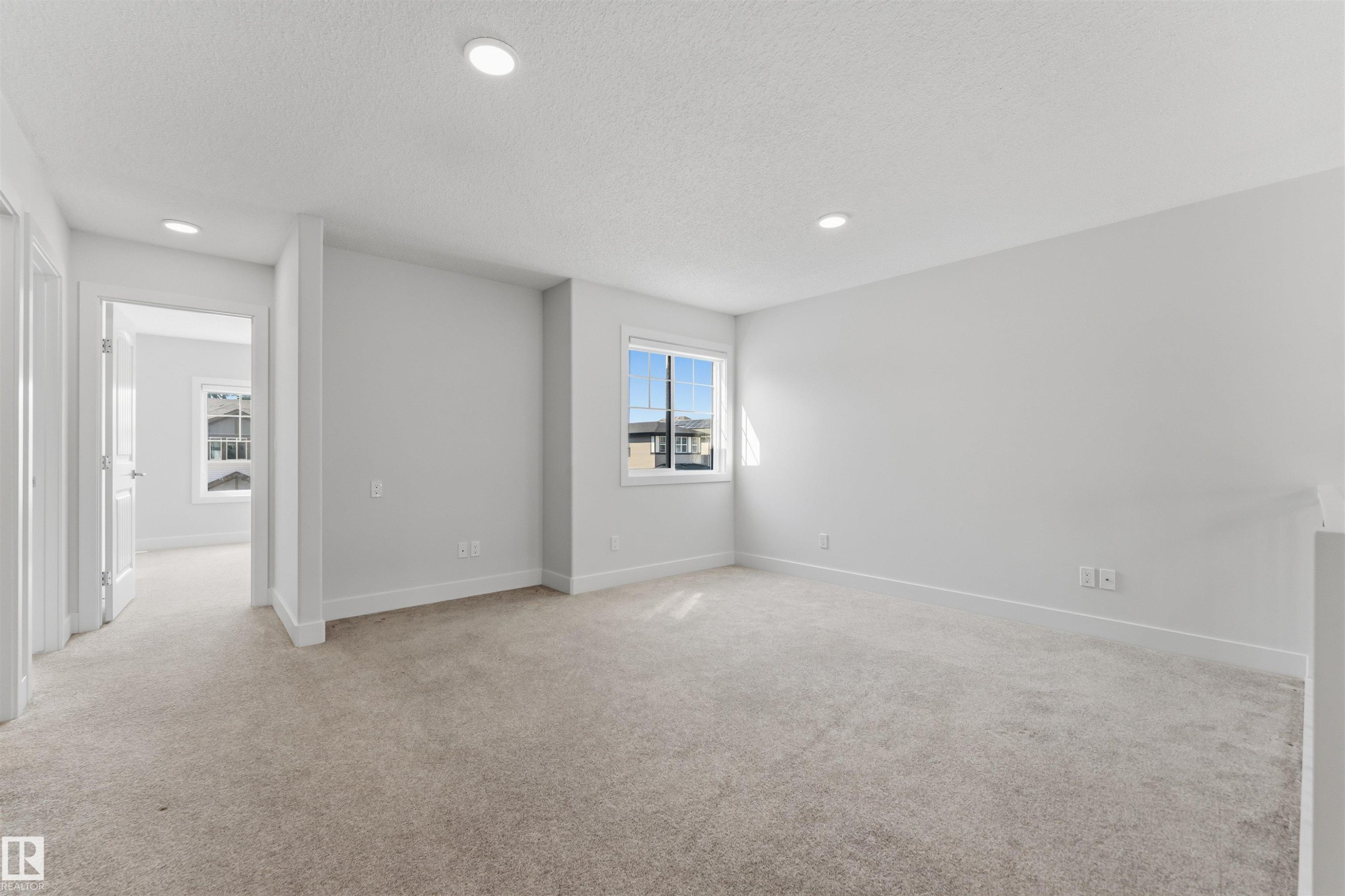 15632 16 Avenue Sw, Edmonton, AB - Indoor Photo Showing Other Room