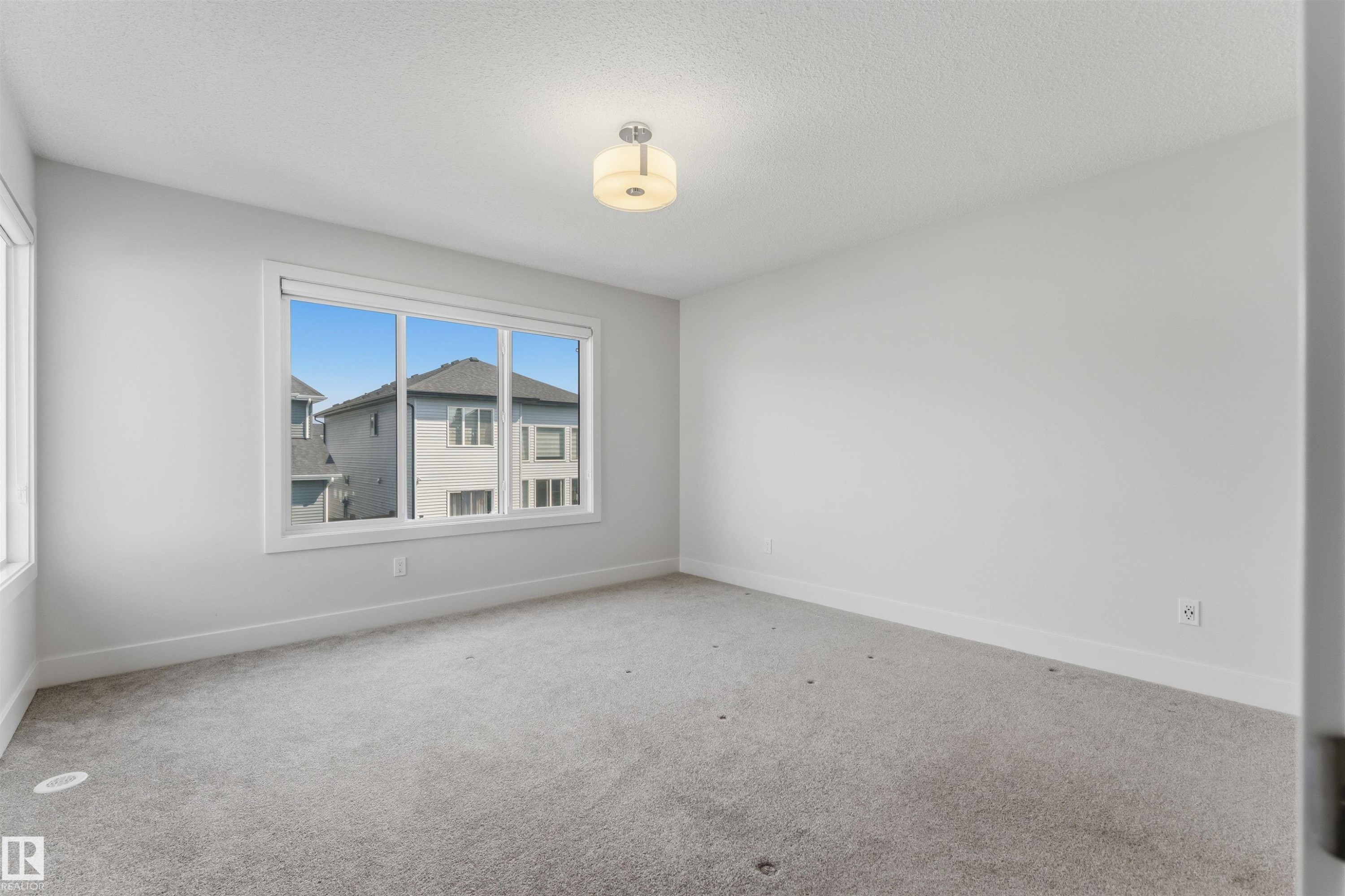 15632 16 Avenue Sw, Edmonton, AB - Indoor Photo Showing Other Room