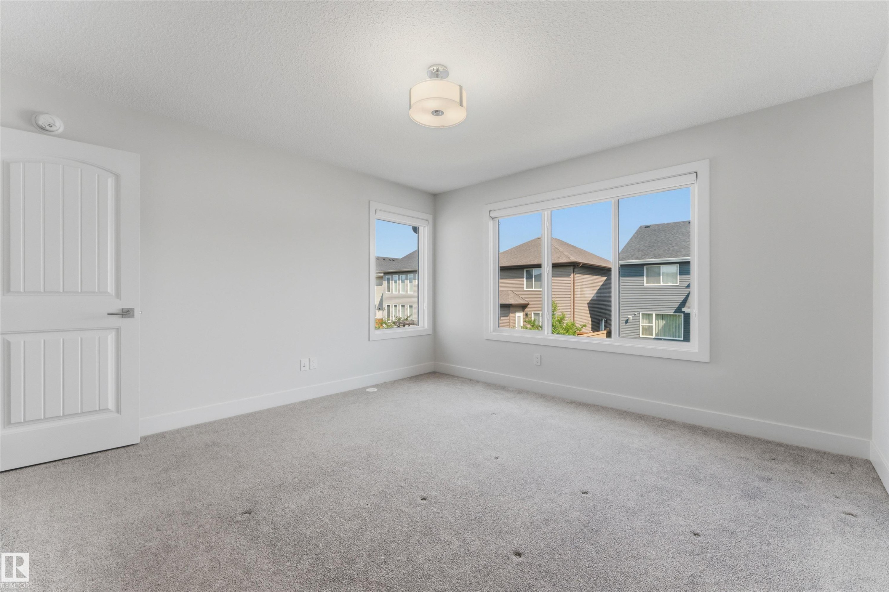 15632 16 Avenue Sw, Edmonton, AB - Indoor Photo Showing Other Room