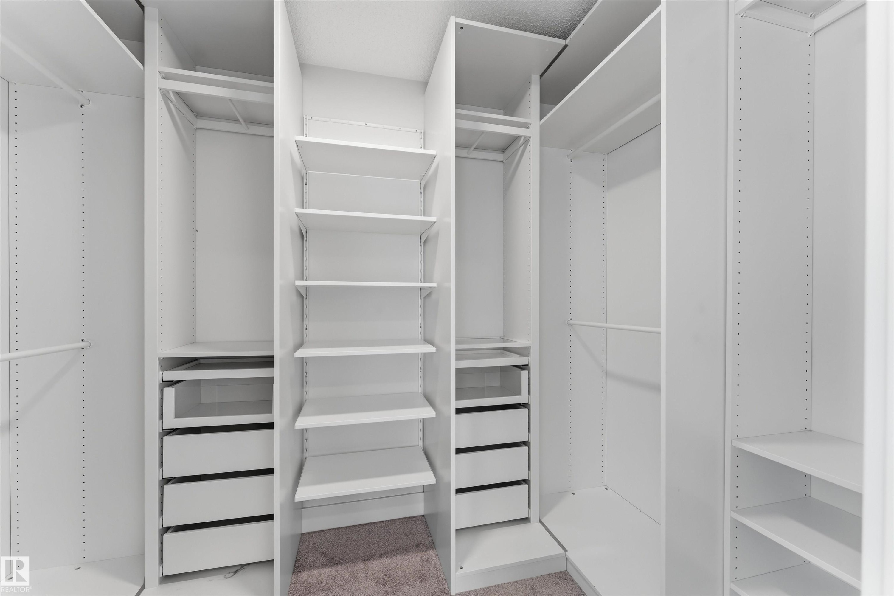 15632 16 Avenue Sw, Edmonton, AB - Indoor With Storage