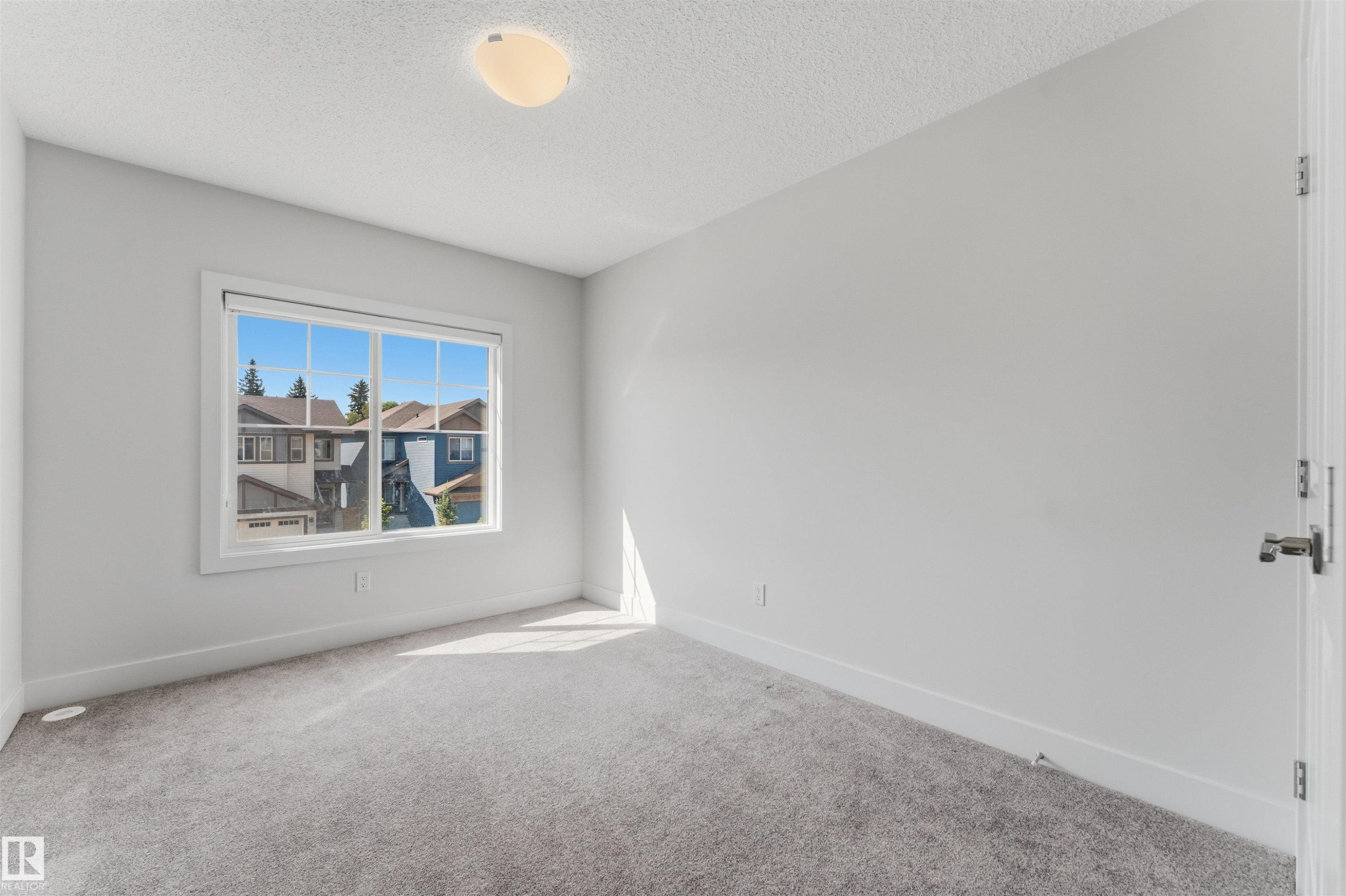 15632 16 Avenue Sw, Edmonton, AB - Indoor Photo Showing Other Room