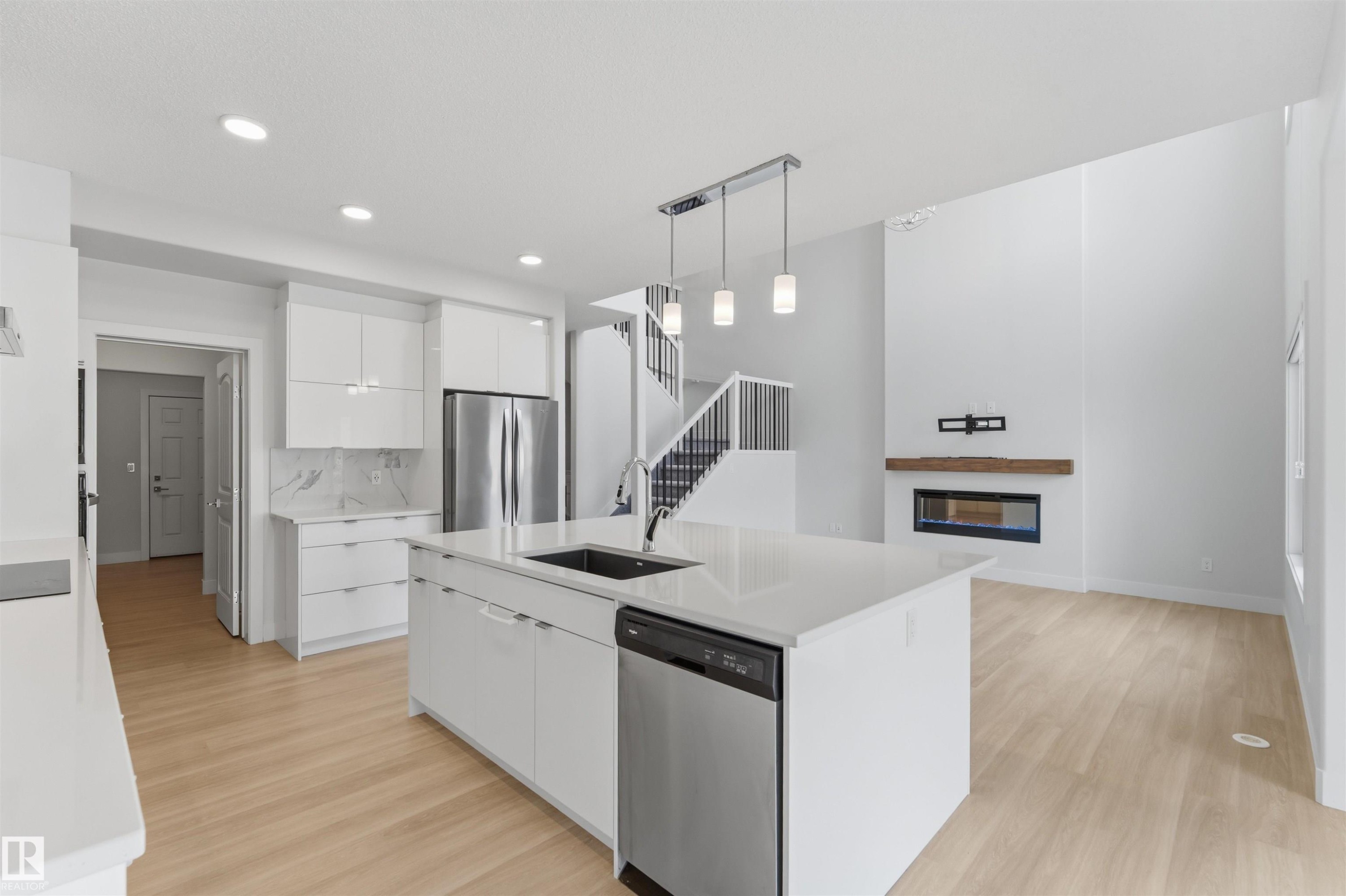 15632 16 Avenue Sw, Edmonton, AB - Indoor Photo Showing Kitchen With Stainless Steel Kitchen With Upgraded Kitchen