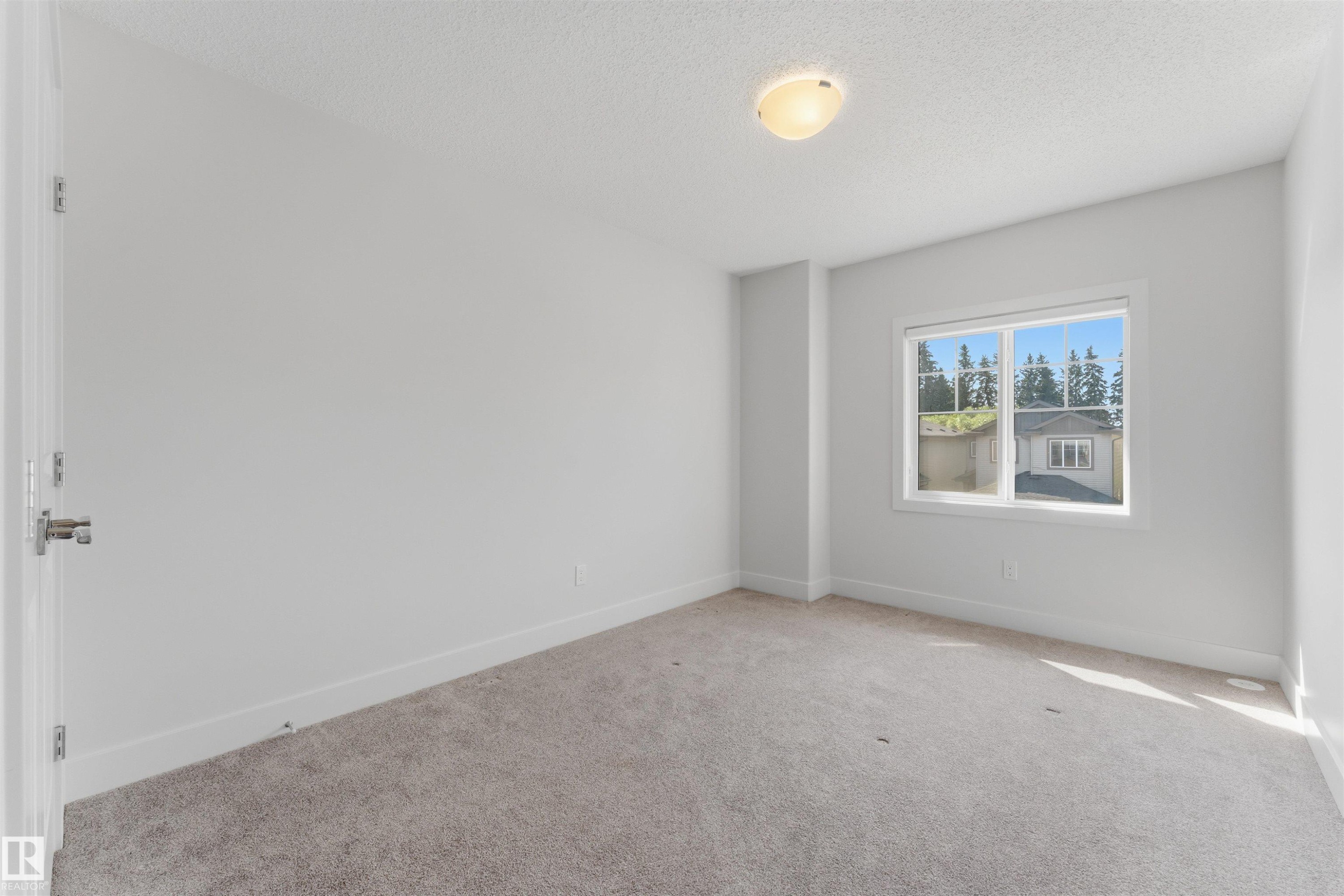15632 16 Avenue Sw, Edmonton, AB - Indoor Photo Showing Other Room