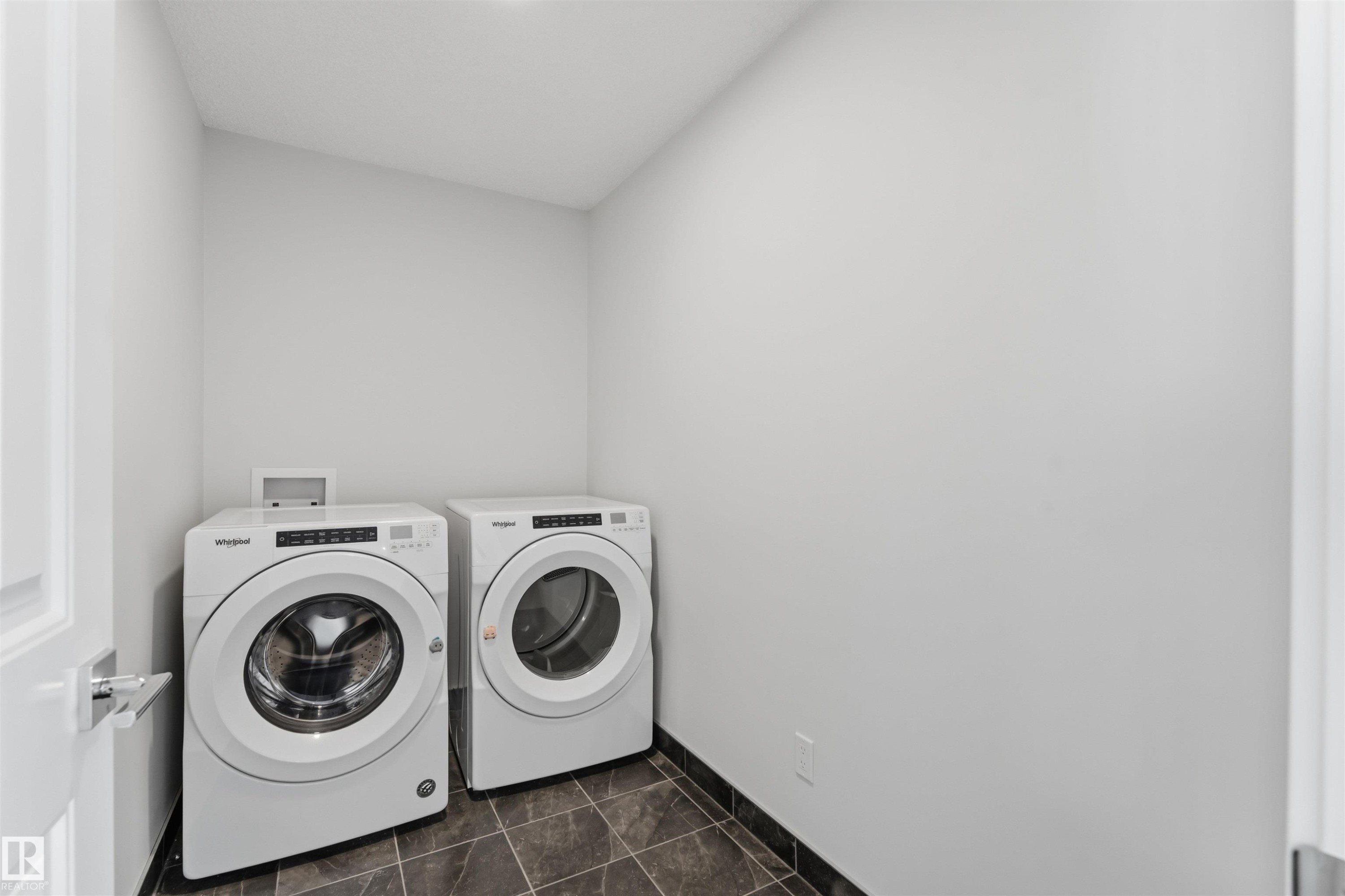 15632 16 Avenue Sw, Edmonton, AB - Indoor Photo Showing Laundry Room