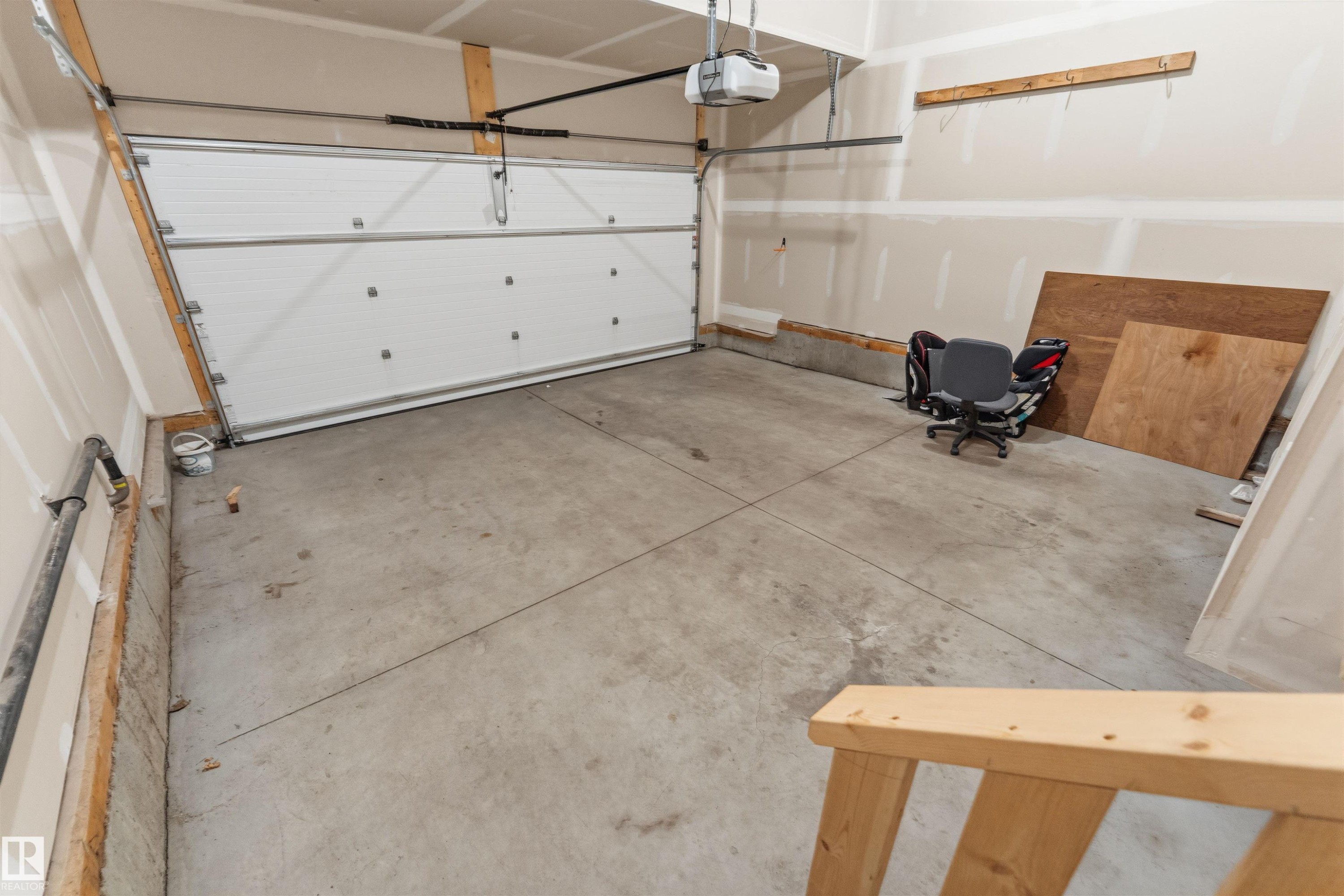 15632 16 Avenue Sw, Edmonton, AB - Indoor Photo Showing Garage