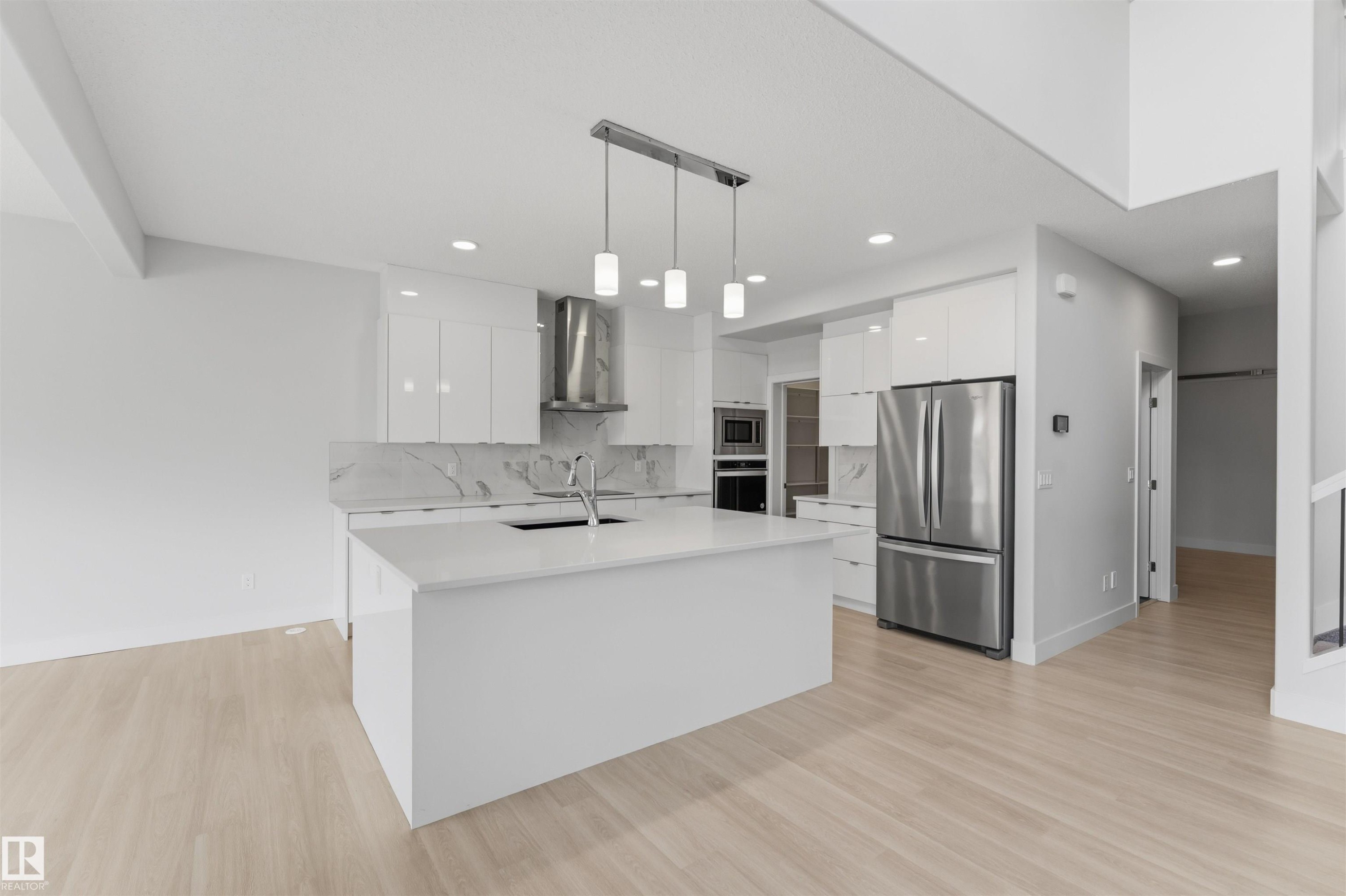 15632 16 Avenue Sw, Edmonton, AB - Indoor Photo Showing Kitchen With Stainless Steel Kitchen With Upgraded Kitchen