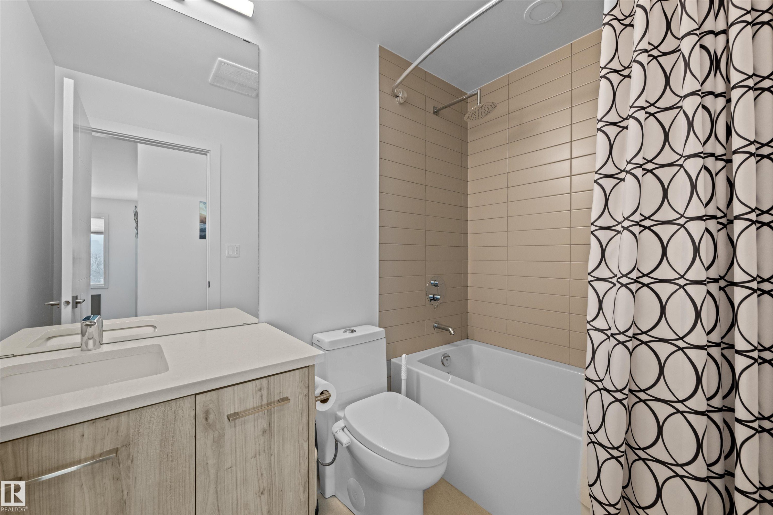 #408 10837 83 Av Nw, Edmonton, AB - Indoor Photo Showing Bathroom