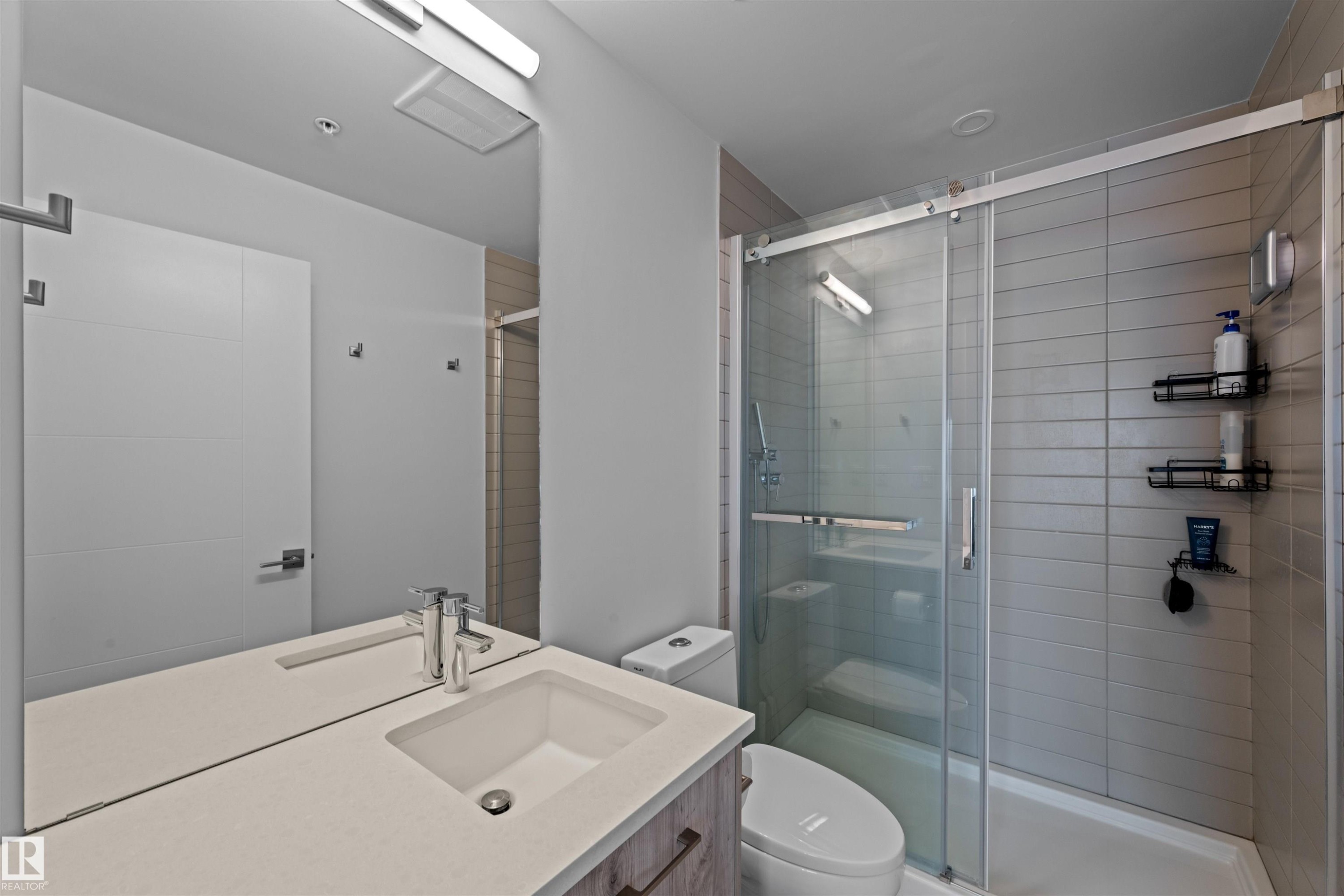 #408 10837 83 Av Nw, Edmonton, AB - Indoor Photo Showing Bathroom